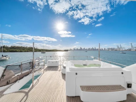 Yacht Photo 17