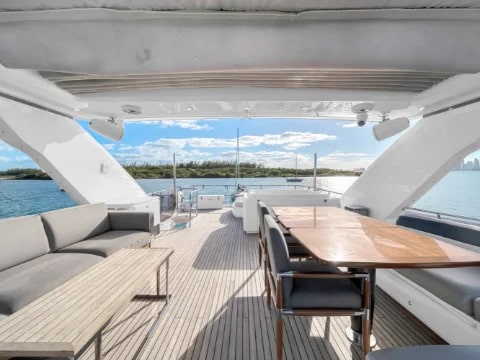 Yacht Photo 18
