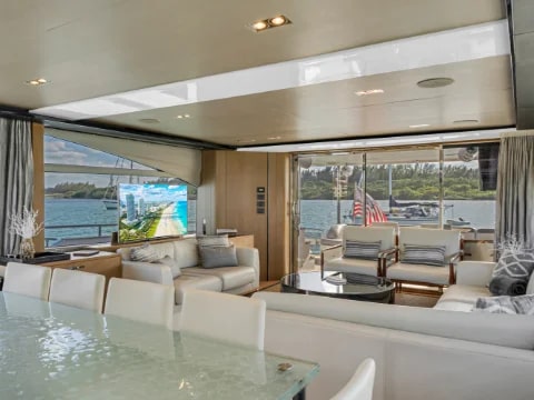 Yacht Photo 21