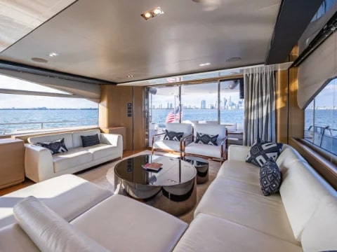 Yacht Photo 22