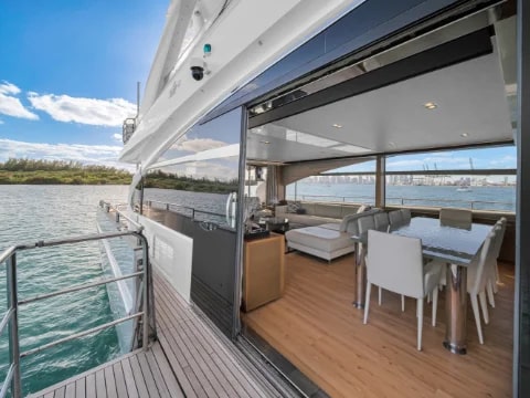 Yacht Photo 23