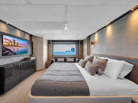 Yacht Photo 25