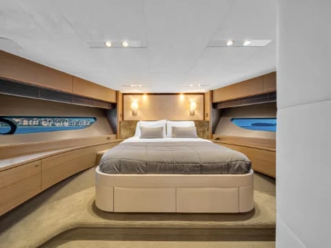 Yacht Photo 28