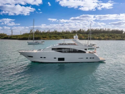 Yacht Photo 33
