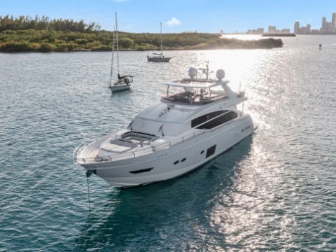 Yacht Photo 34