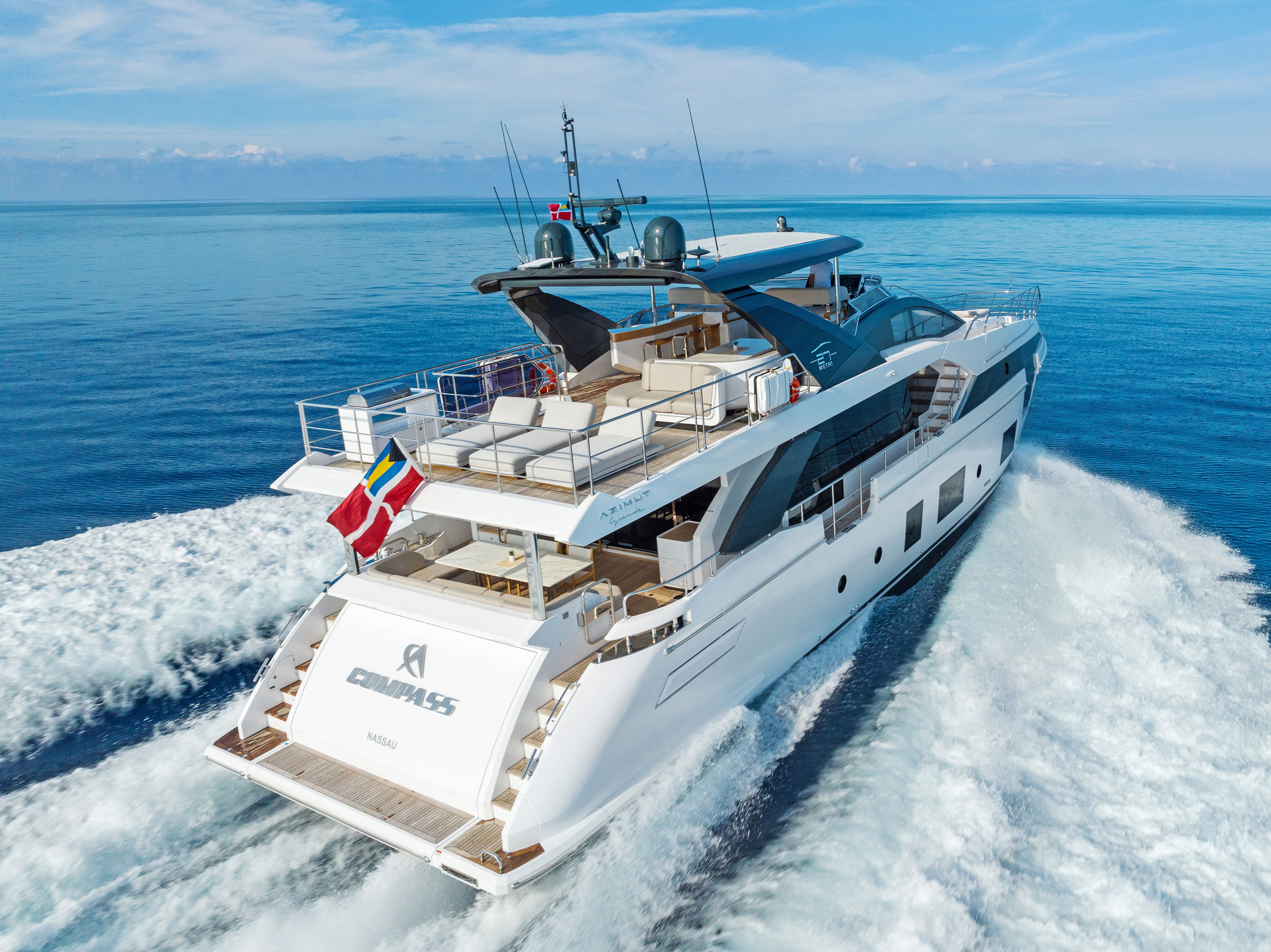 Yacht Photo 3