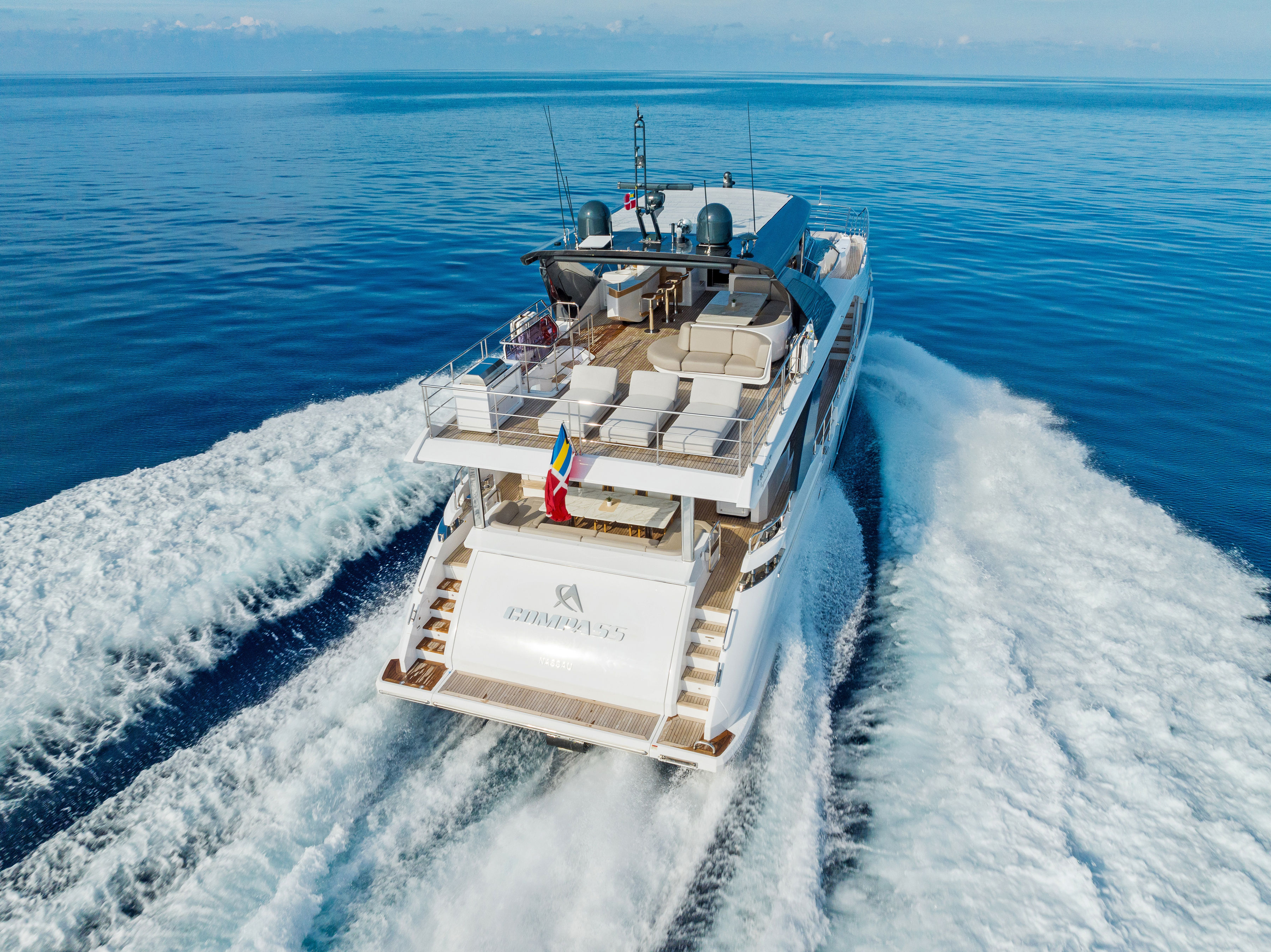 Yacht Photo 4