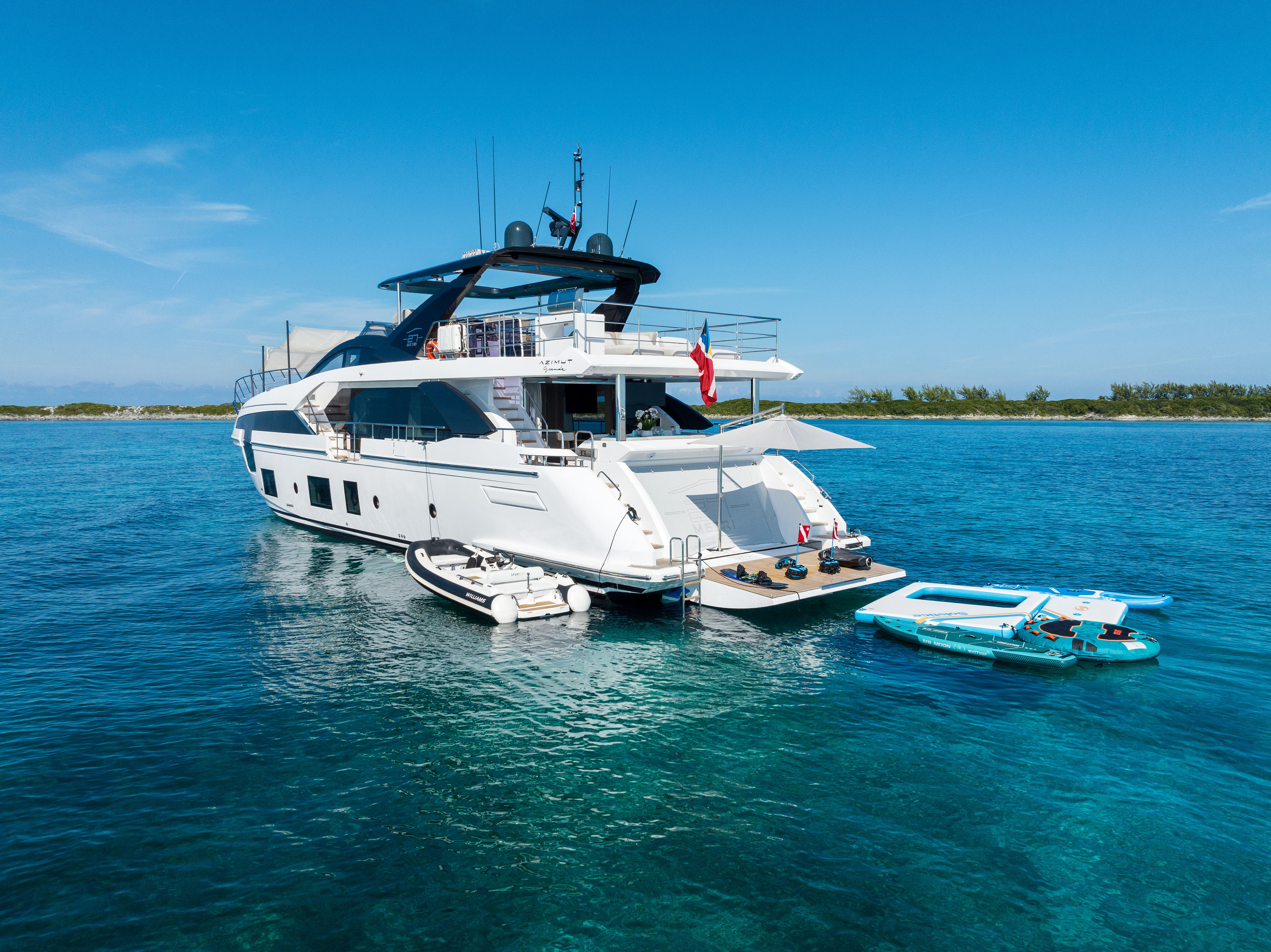 Yacht Photo 5