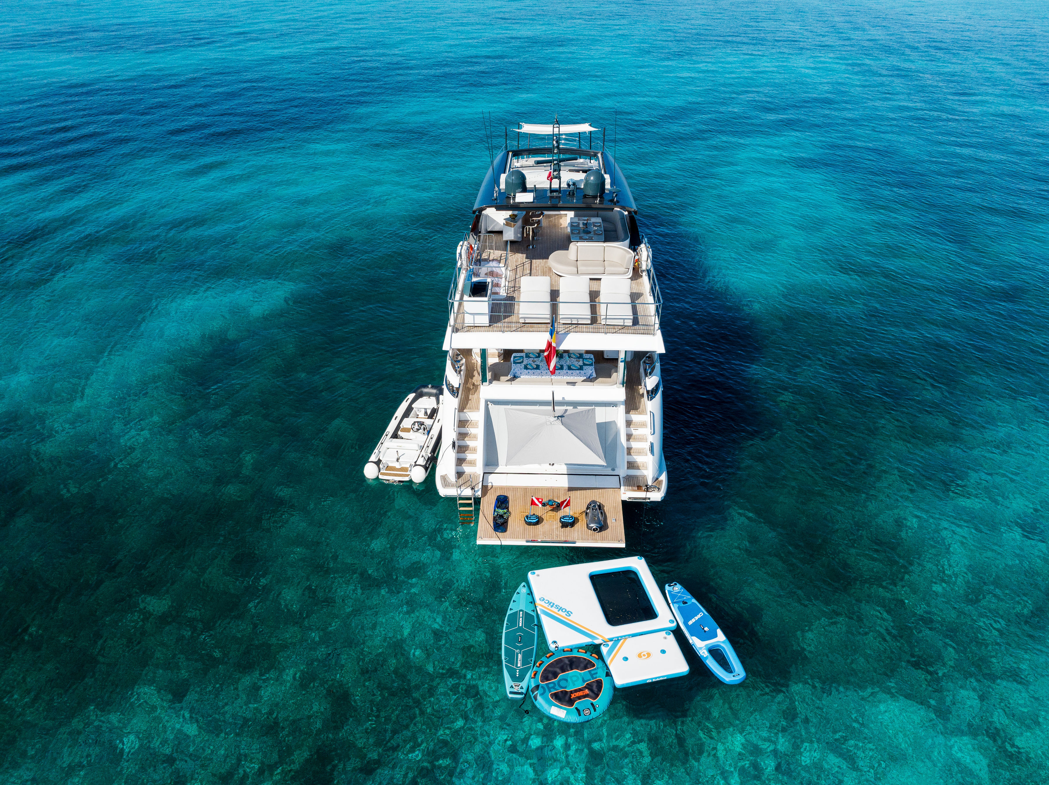 Yacht Photo 6
