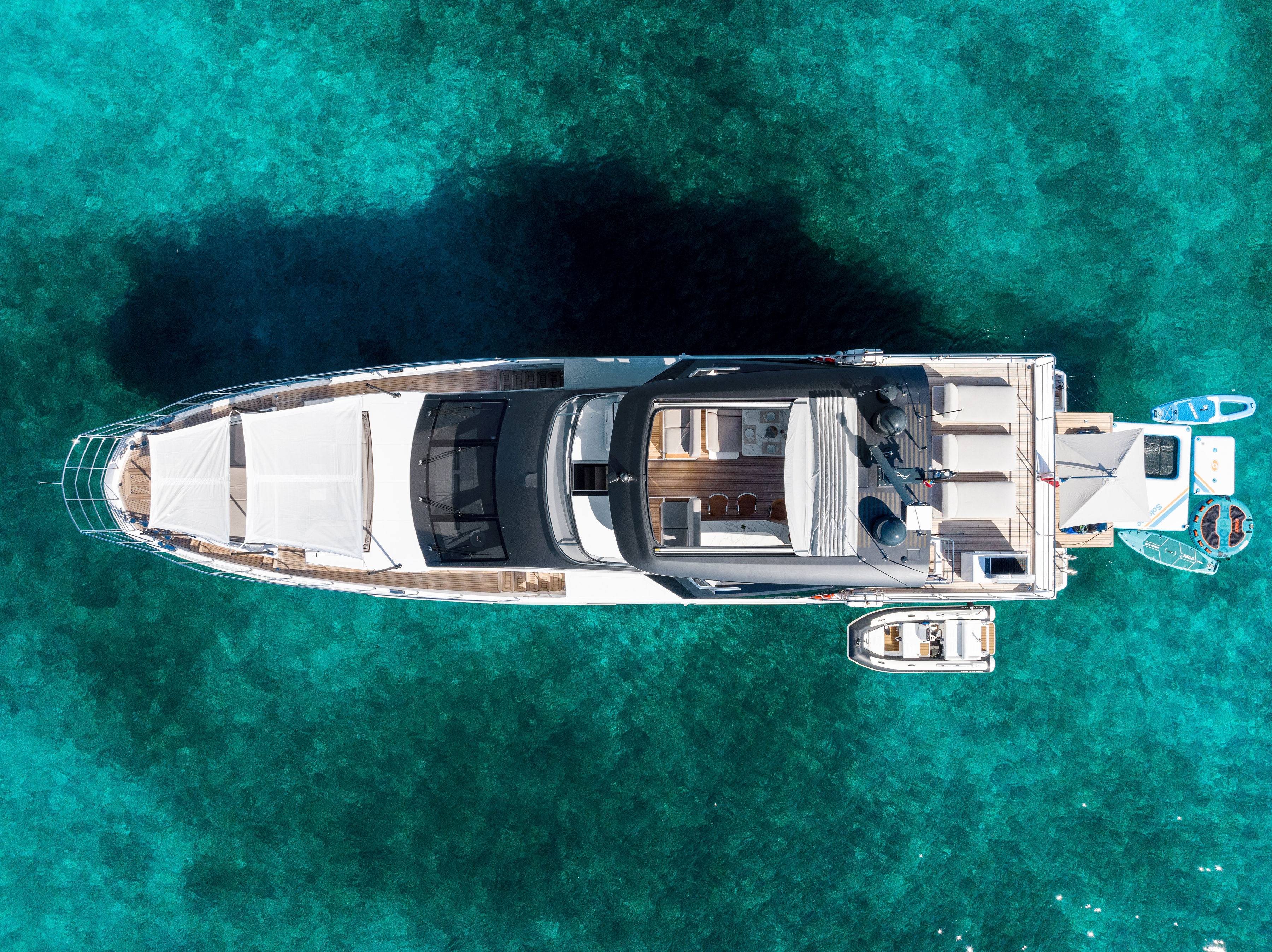 Yacht Photo 8