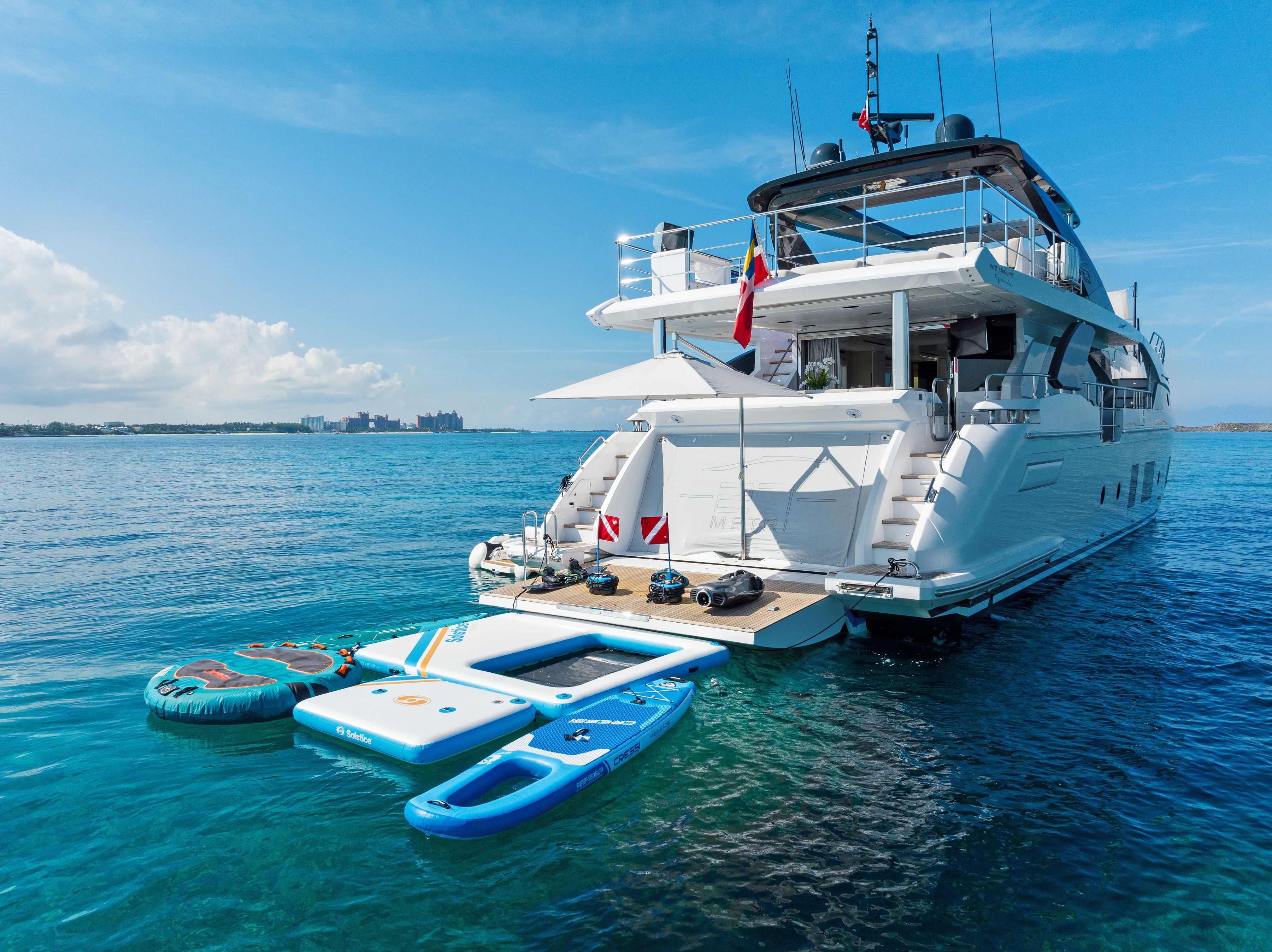 Yacht Photo 9