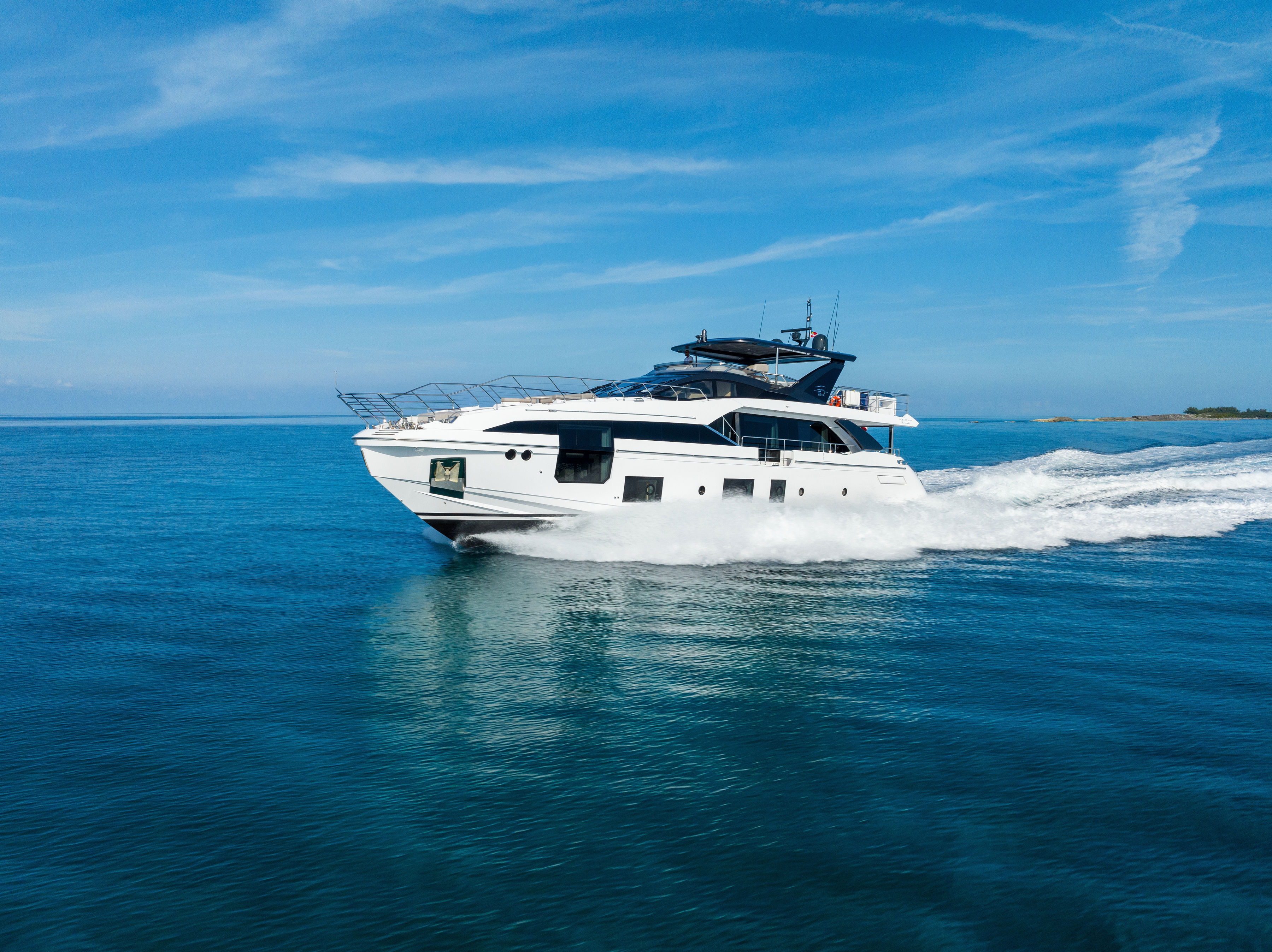 Yacht Photo 11