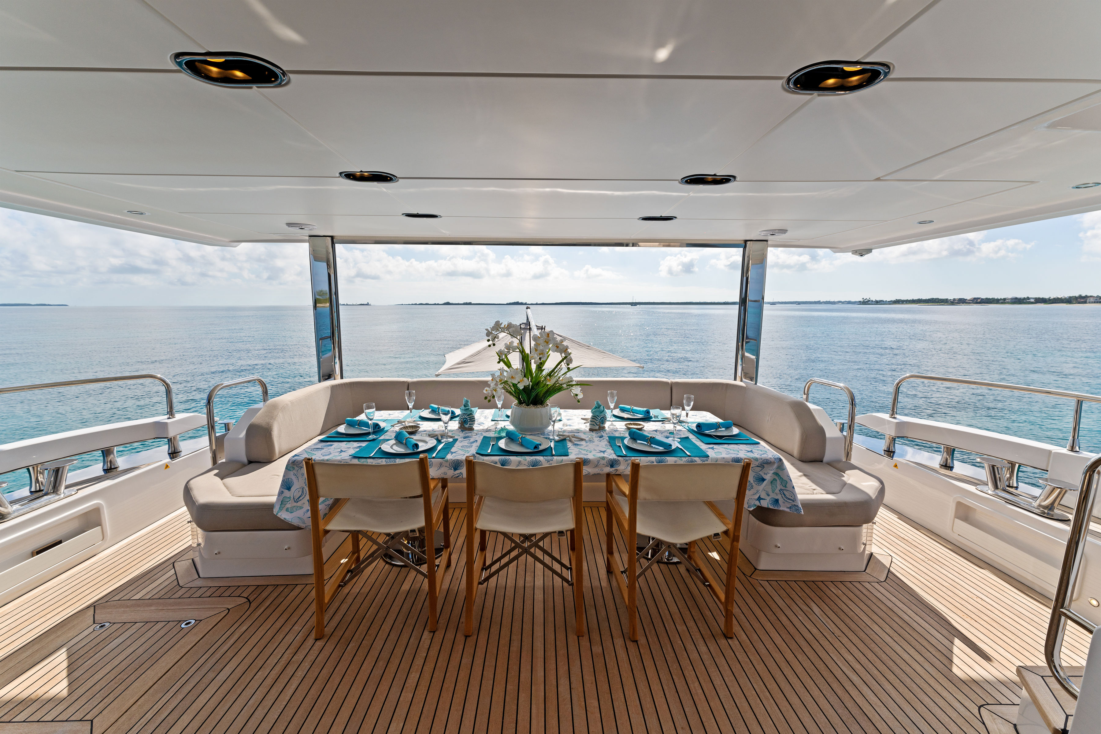 Yacht Photo 14