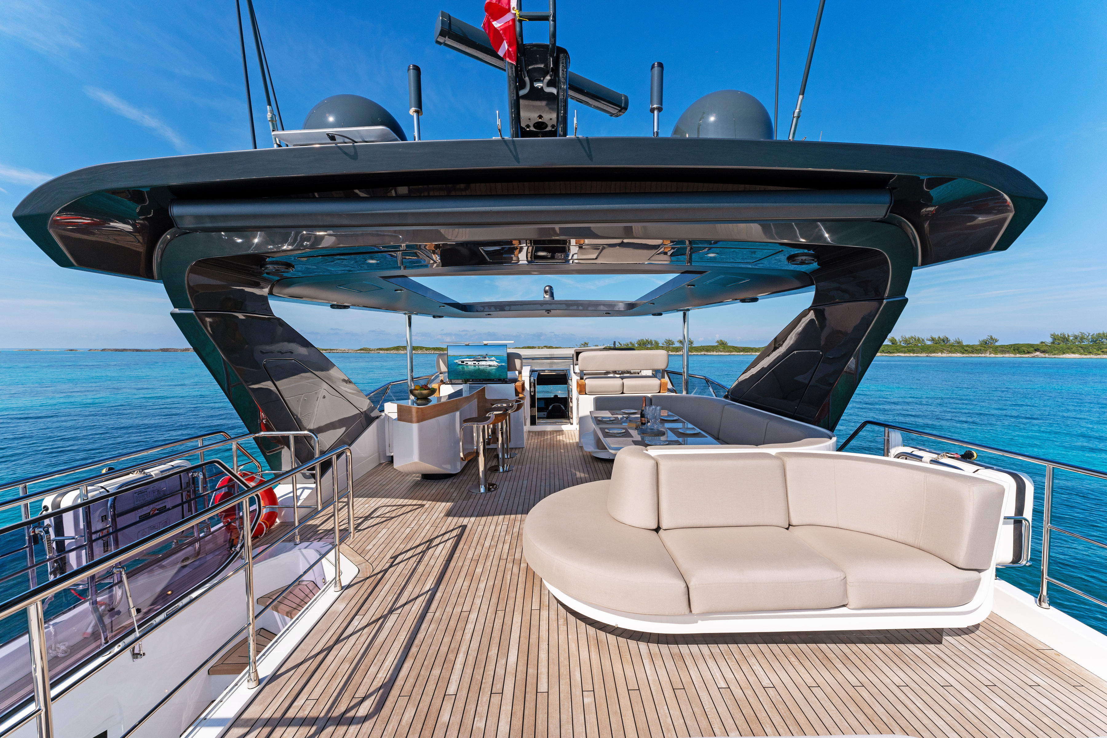 Yacht Photo 16