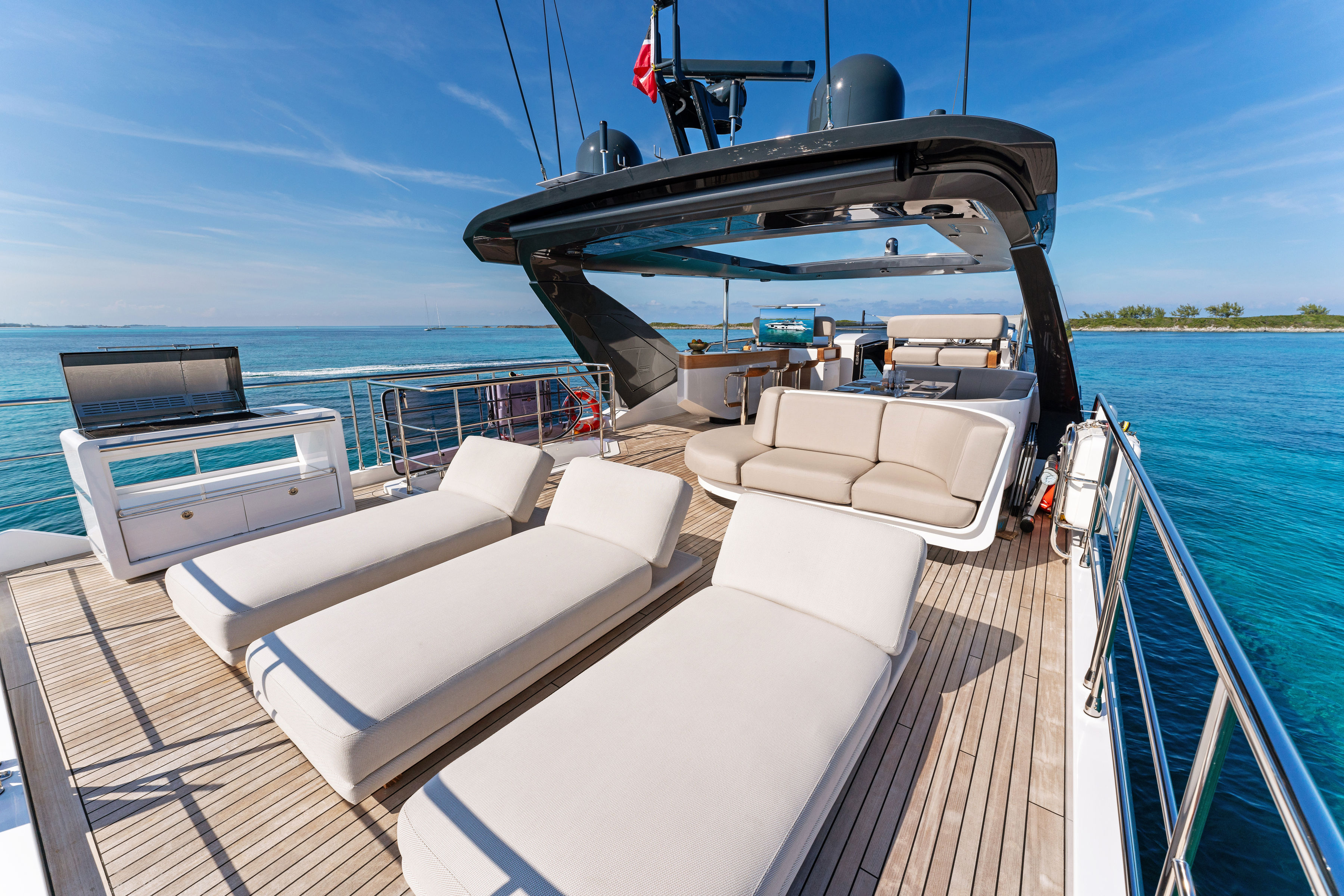 Yacht Photo 17