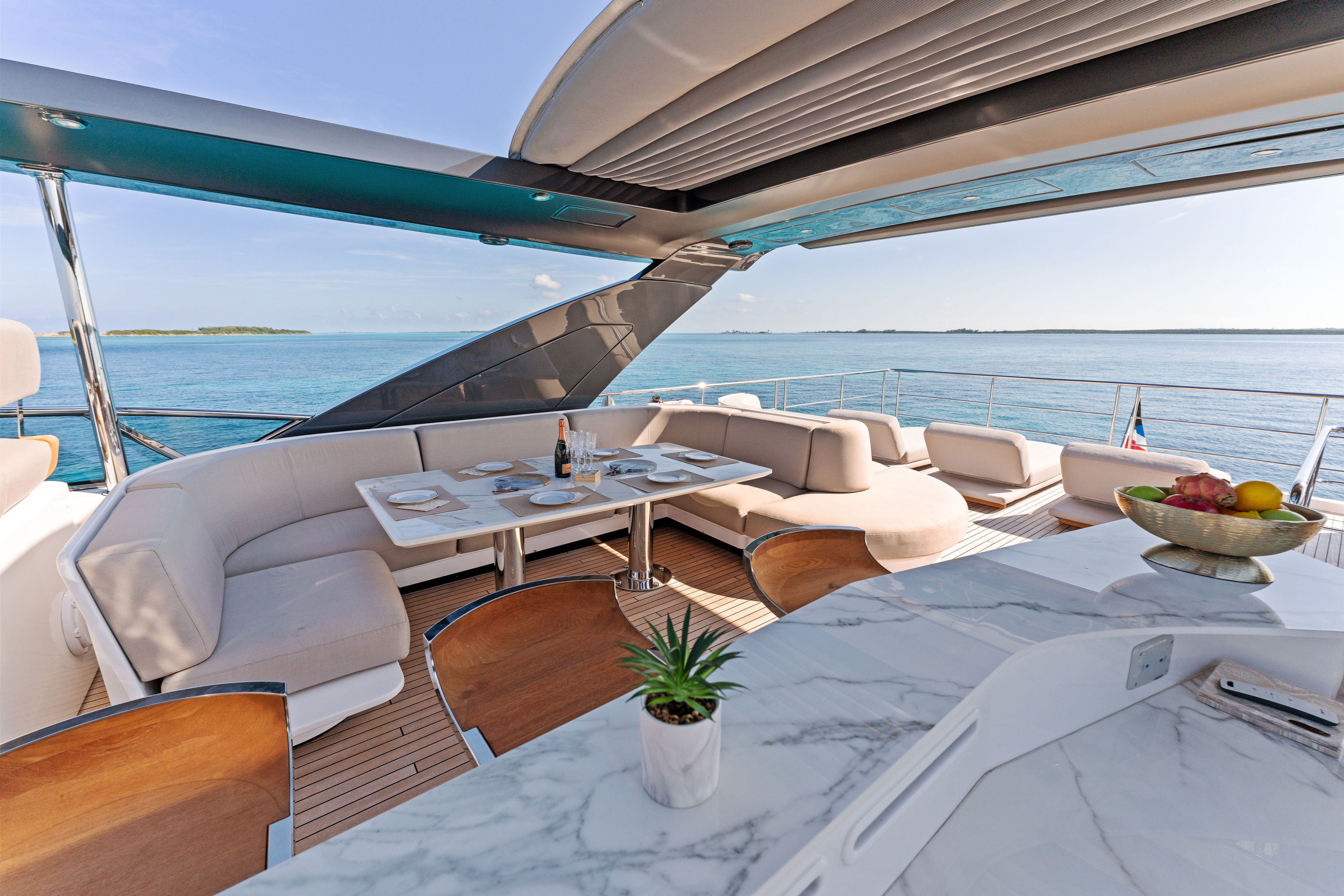 Yacht Photo 18