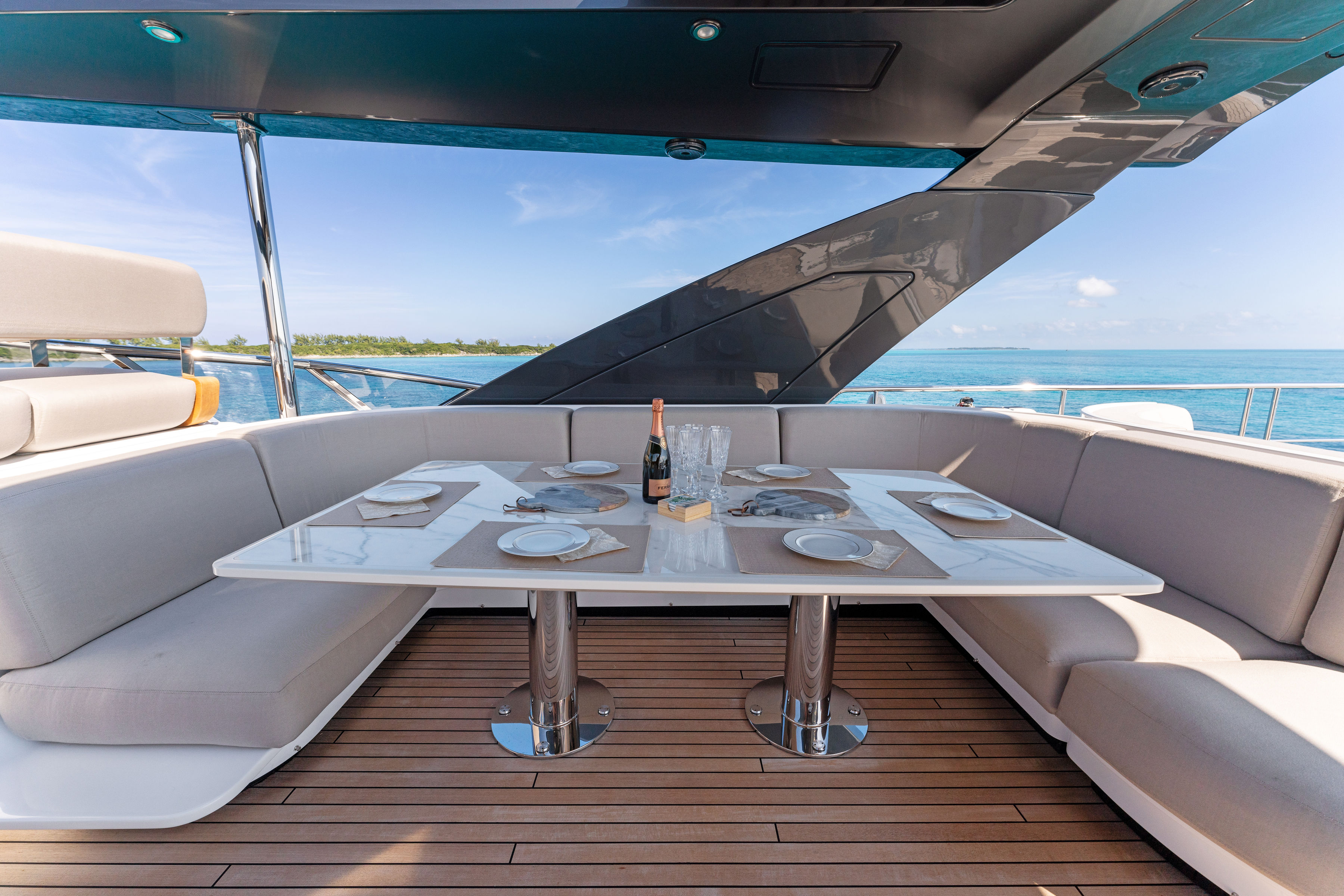 Yacht Photo 19