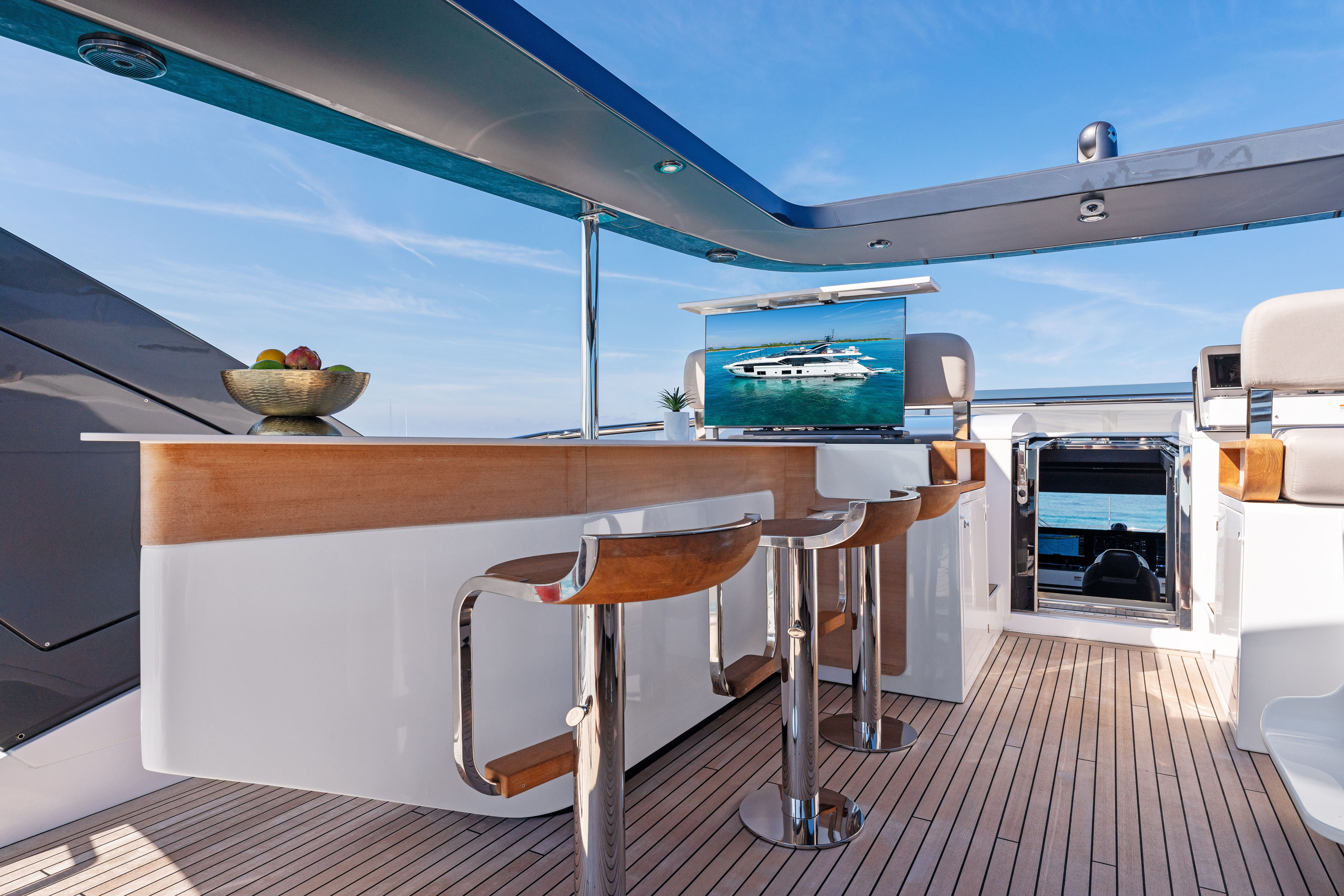 Yacht Photo 20