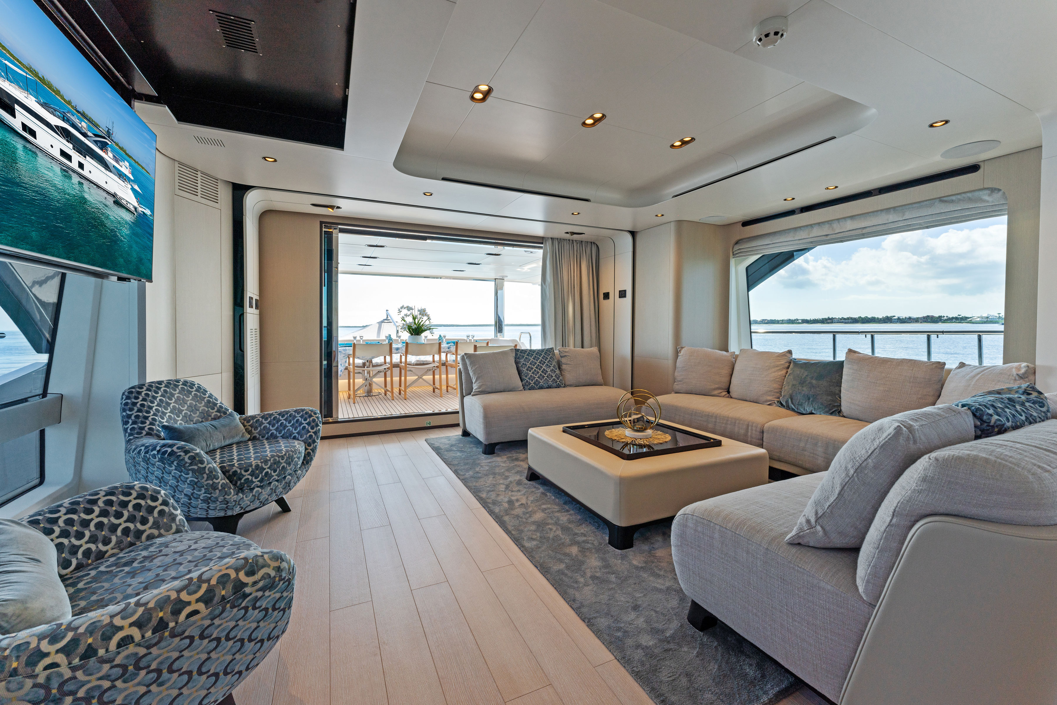 Yacht Photo 23