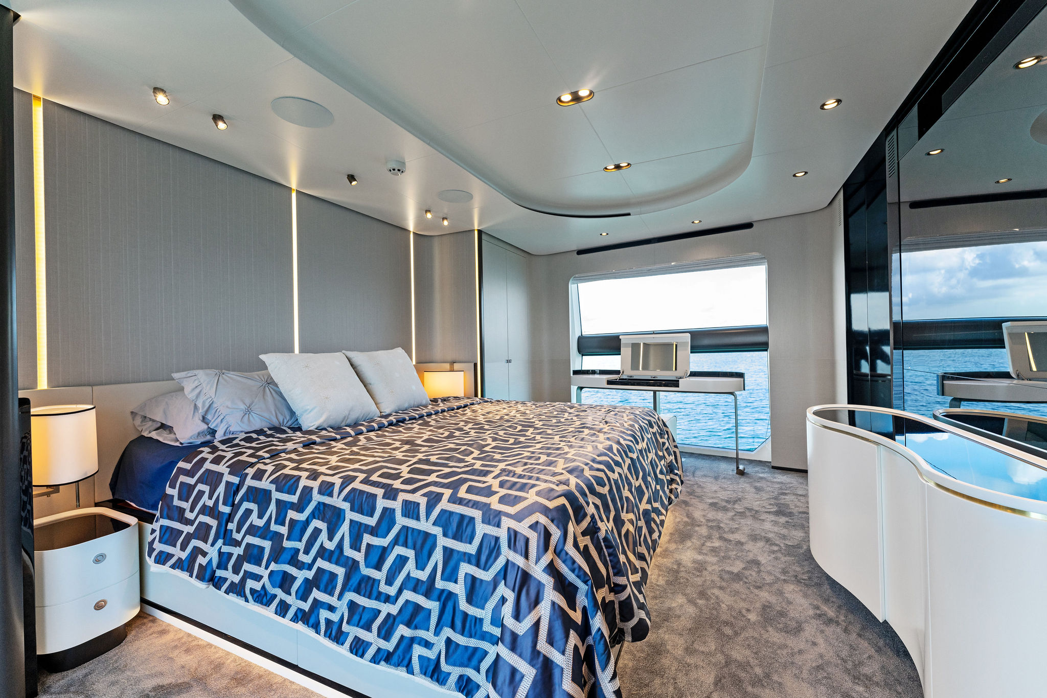 Yacht Photo 27