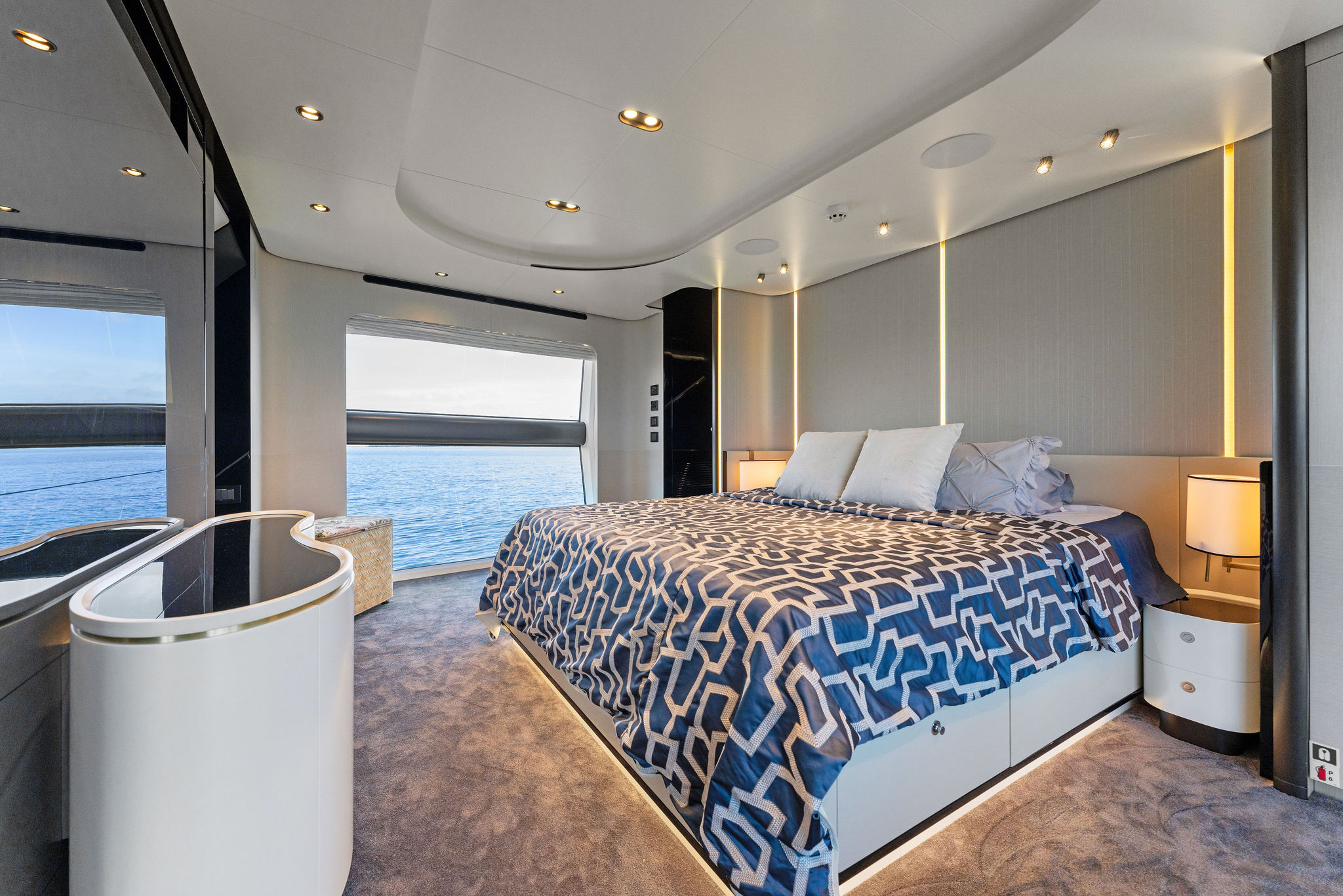 Yacht Photo 28