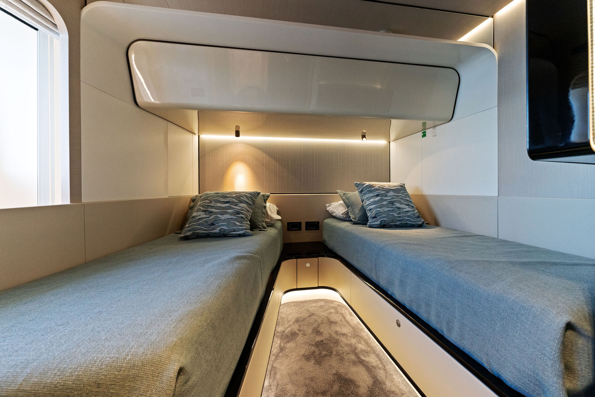 Yacht Photo 31