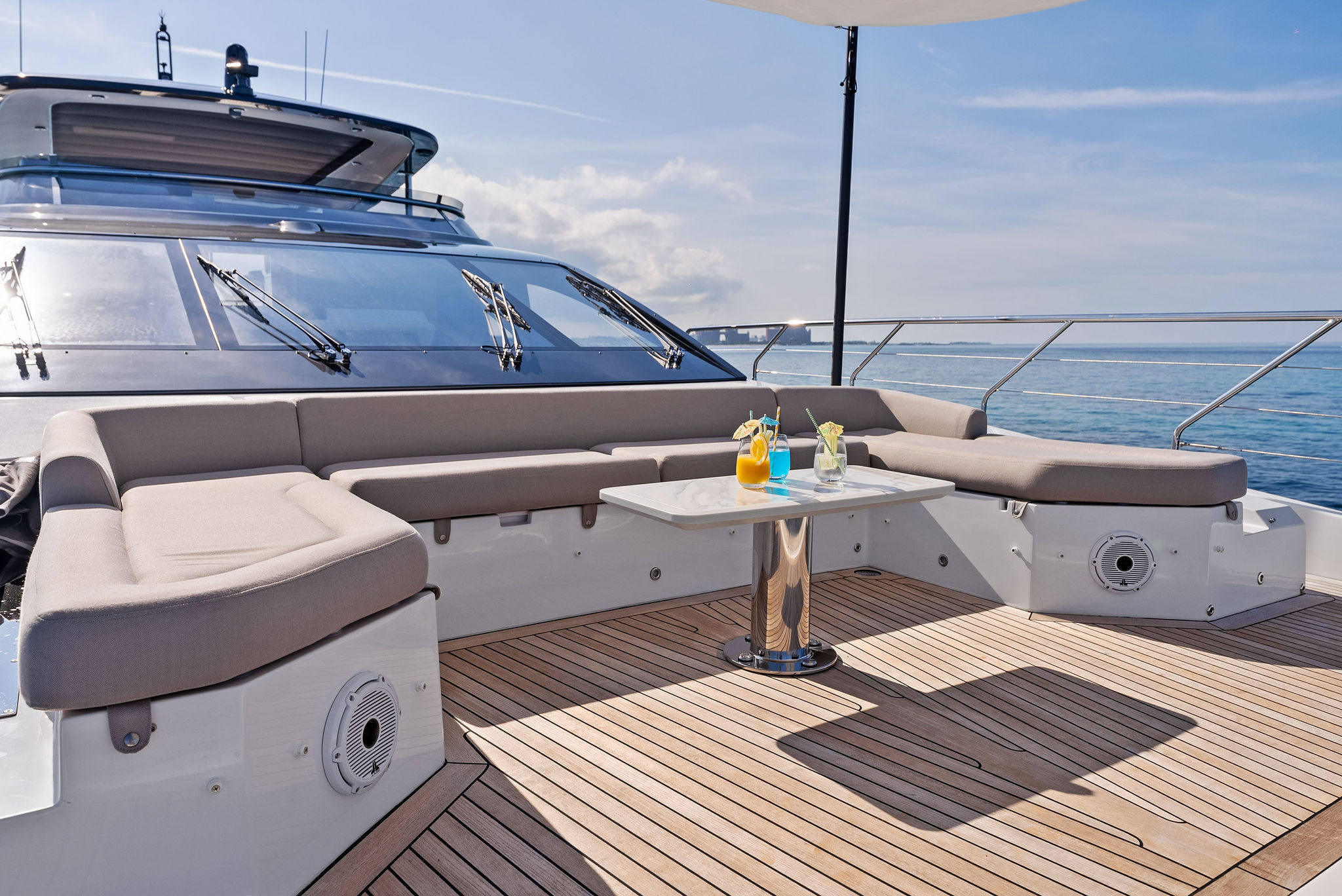 Yacht Photo 36