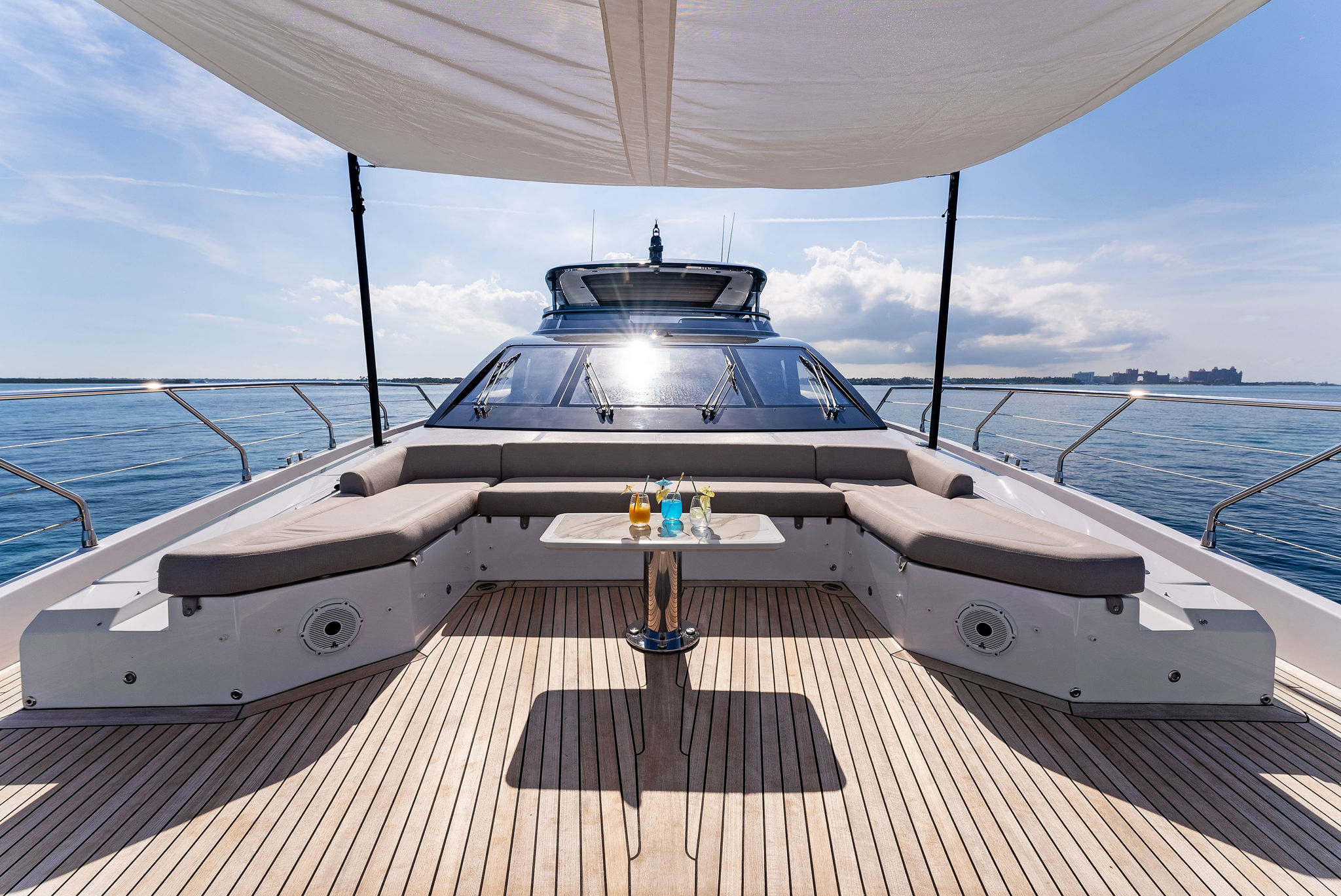 Yacht Photo 37