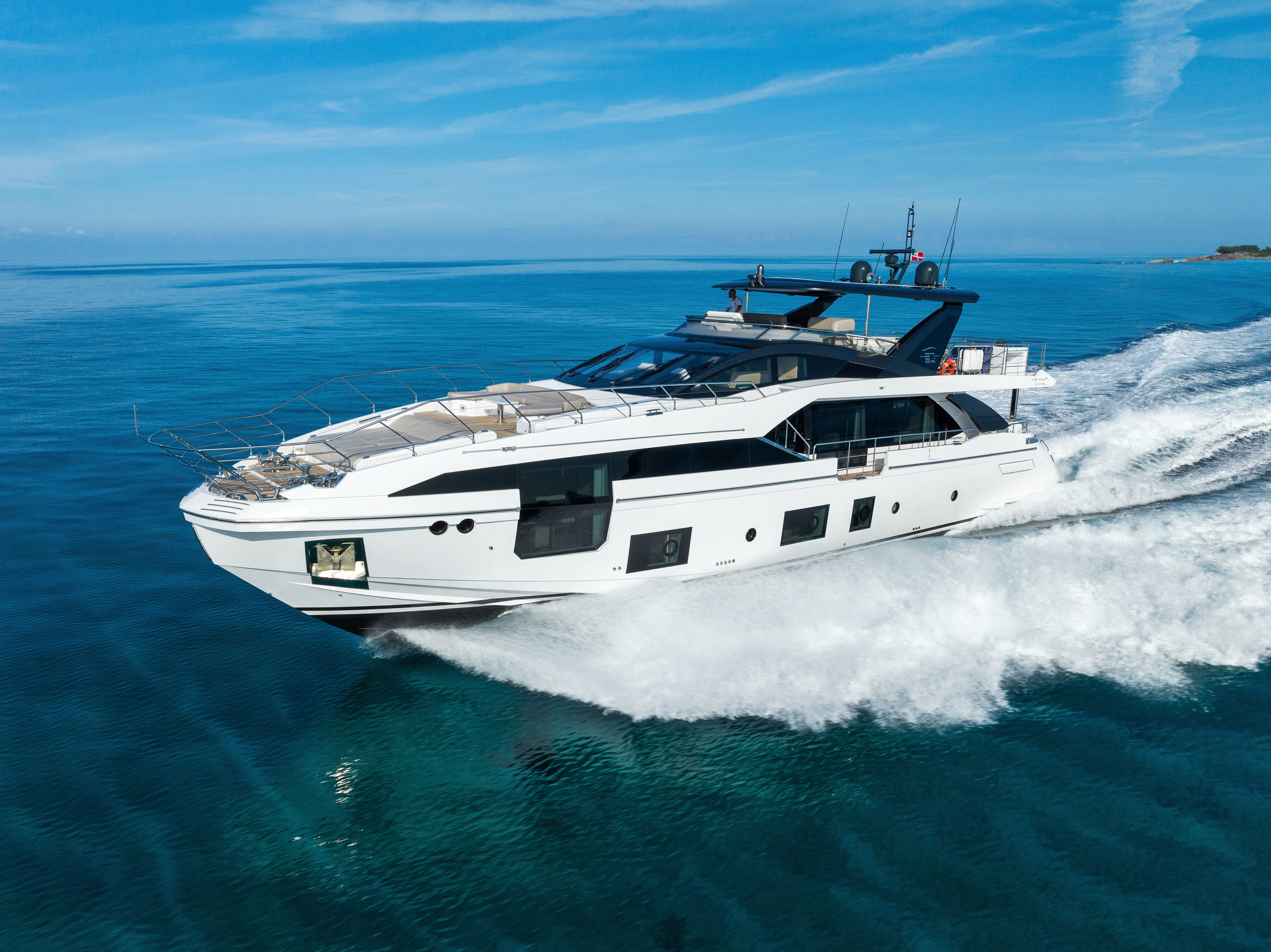 Yacht Photo 40