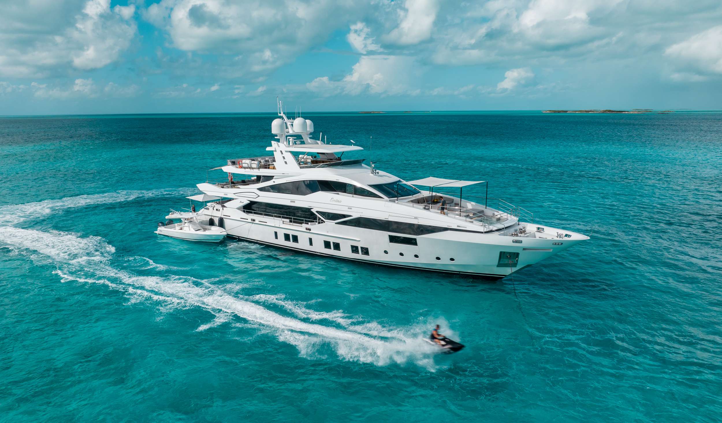 Yacht Photo 19