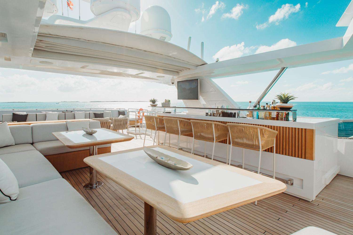 Yacht Photo 15
