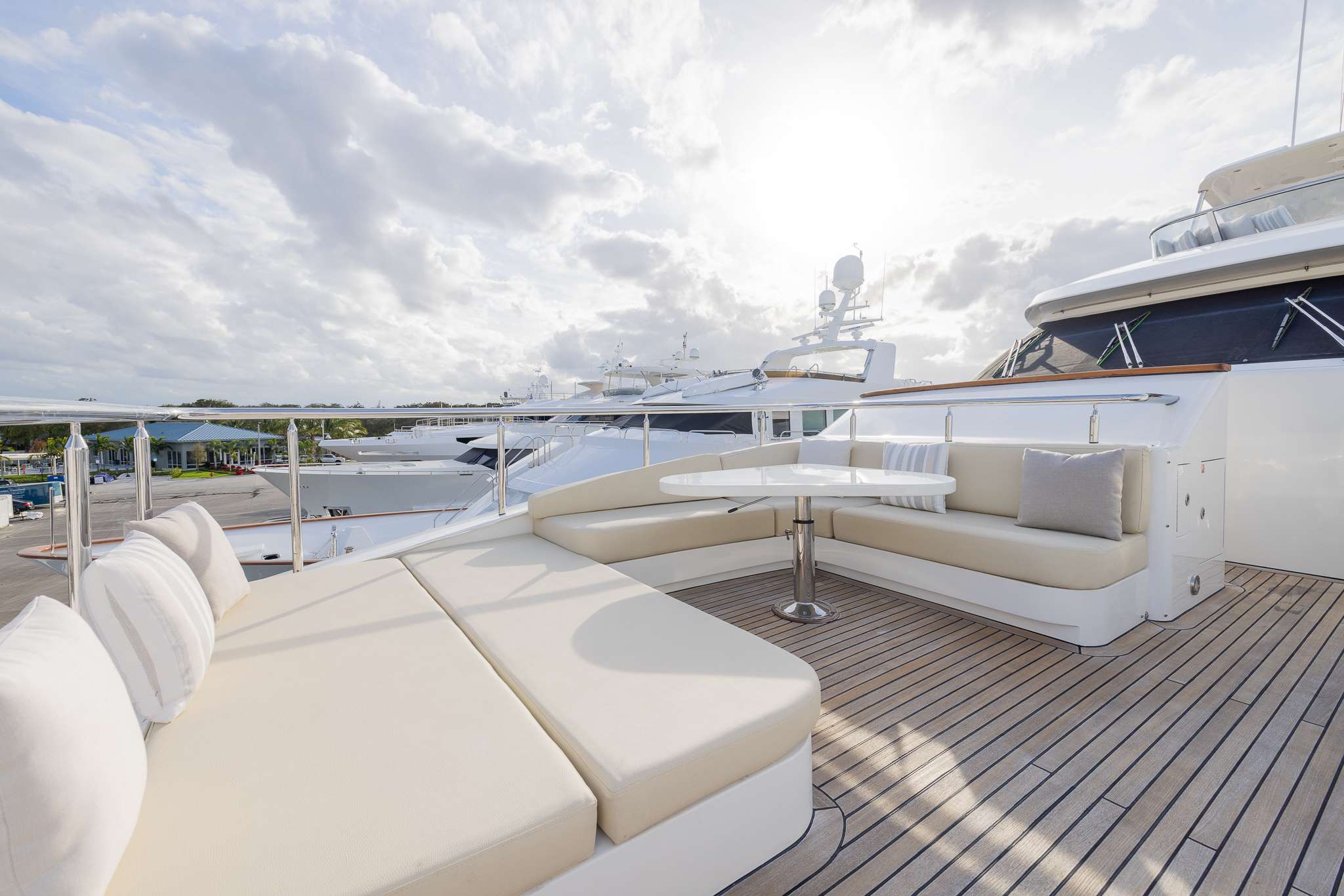 Yacht Photo 4