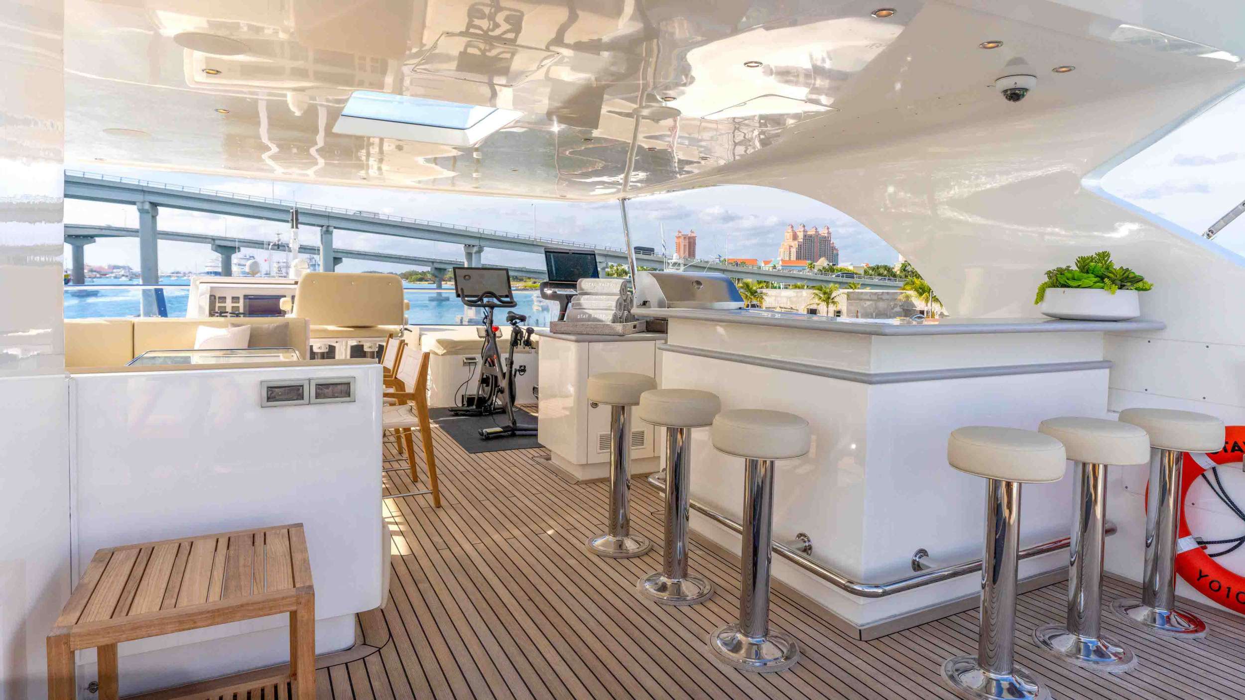 Yacht Photo 6