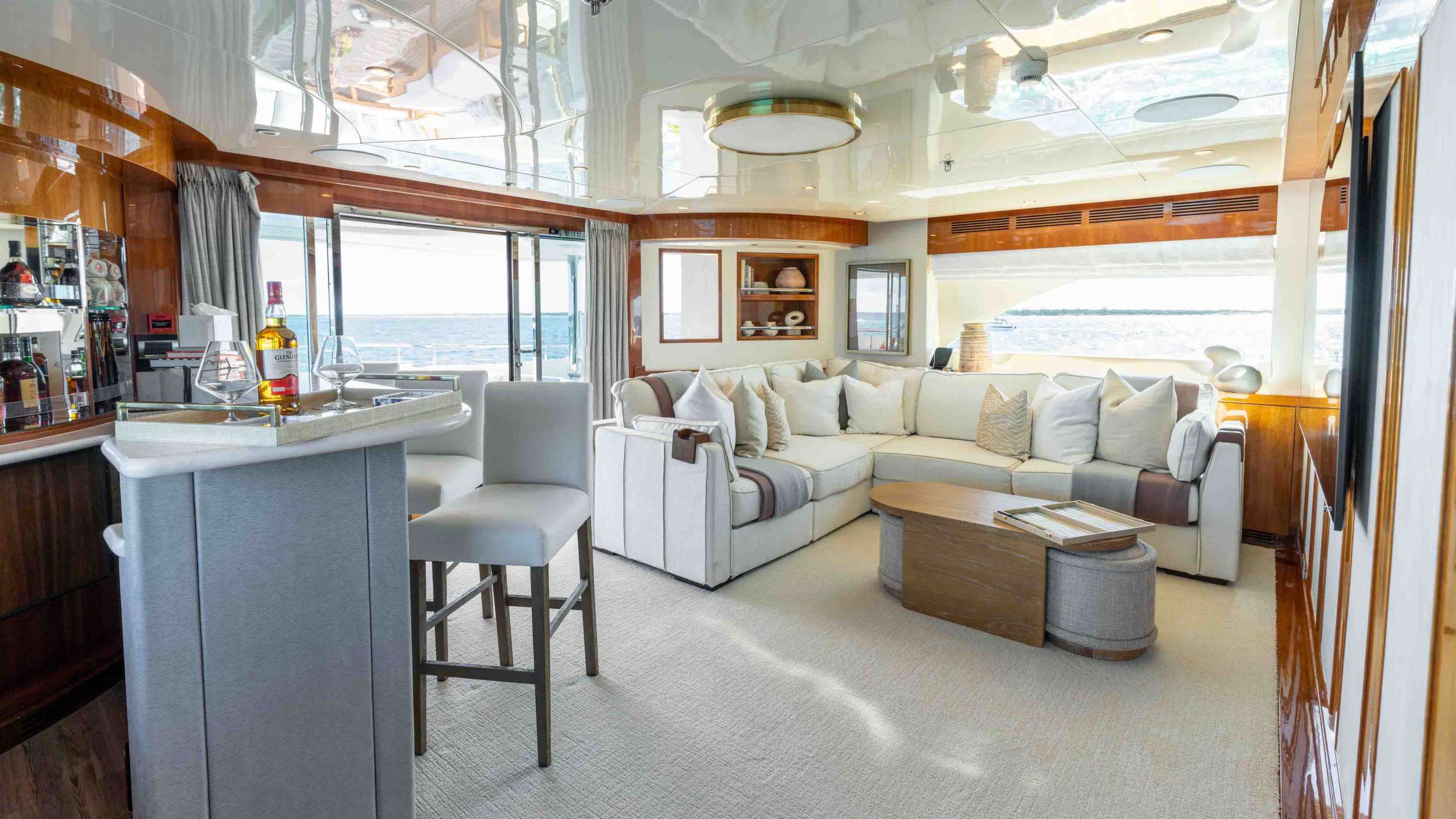 Yacht Photo 9