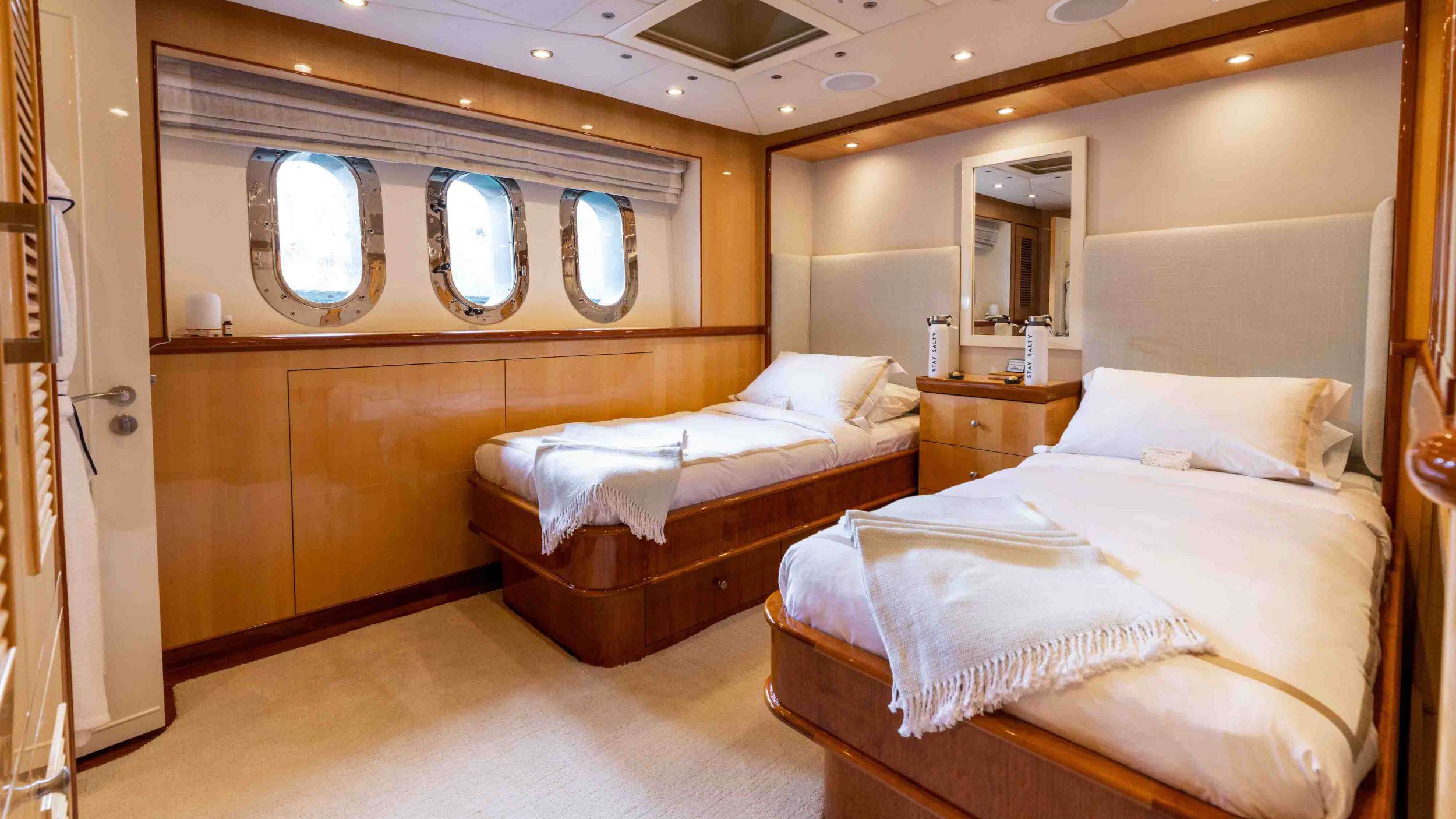 Yacht Photo 12