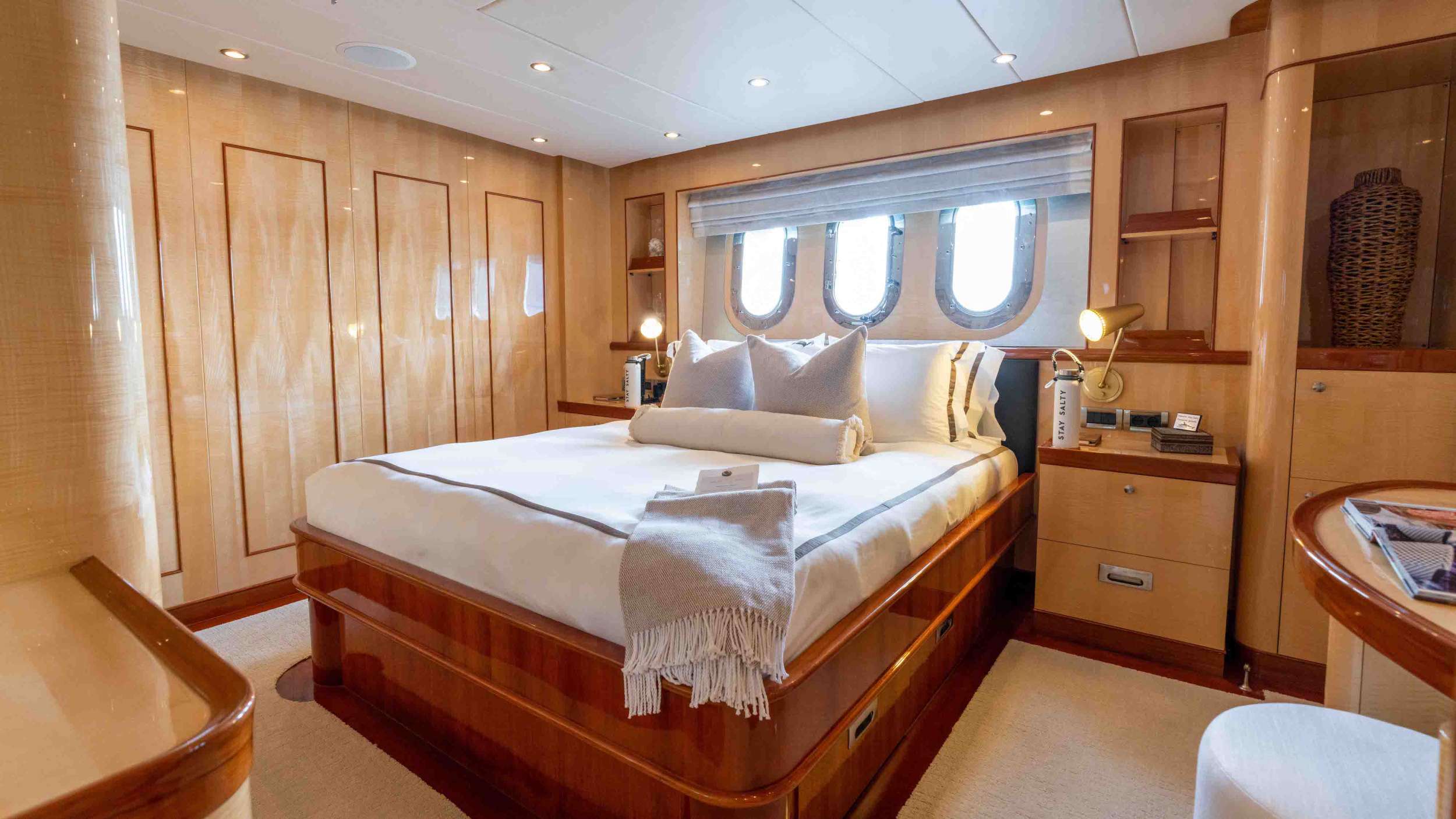 Yacht Photo 13