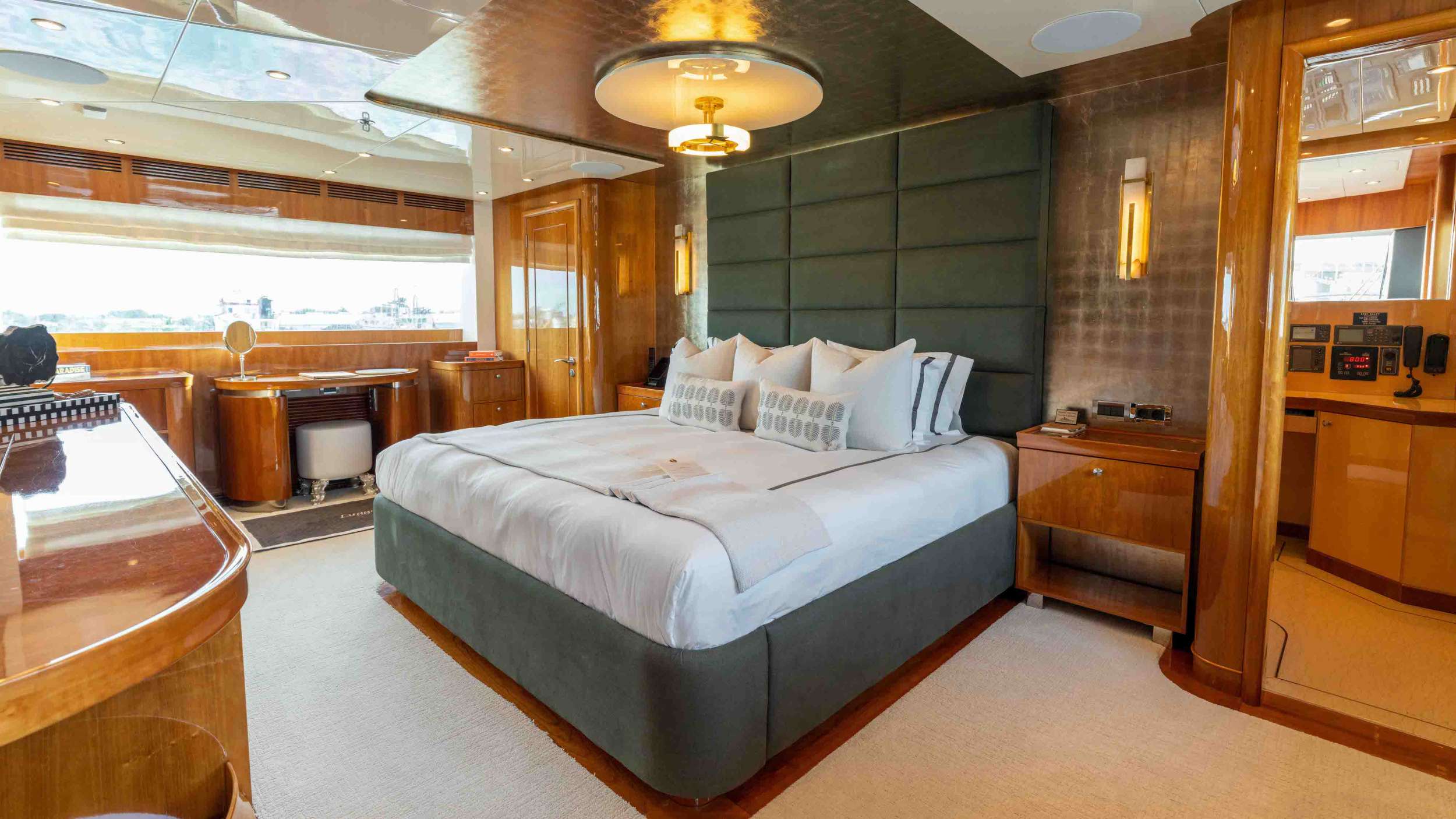 Yacht Photo 14