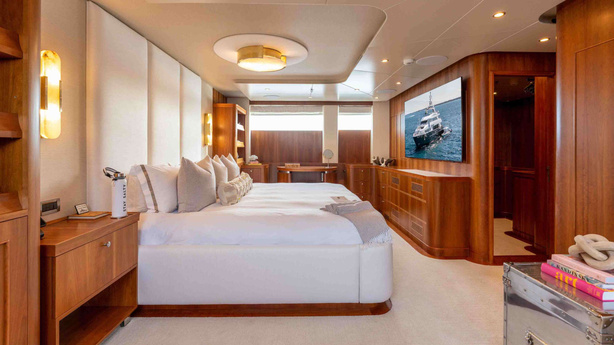 Yacht Photo 15
