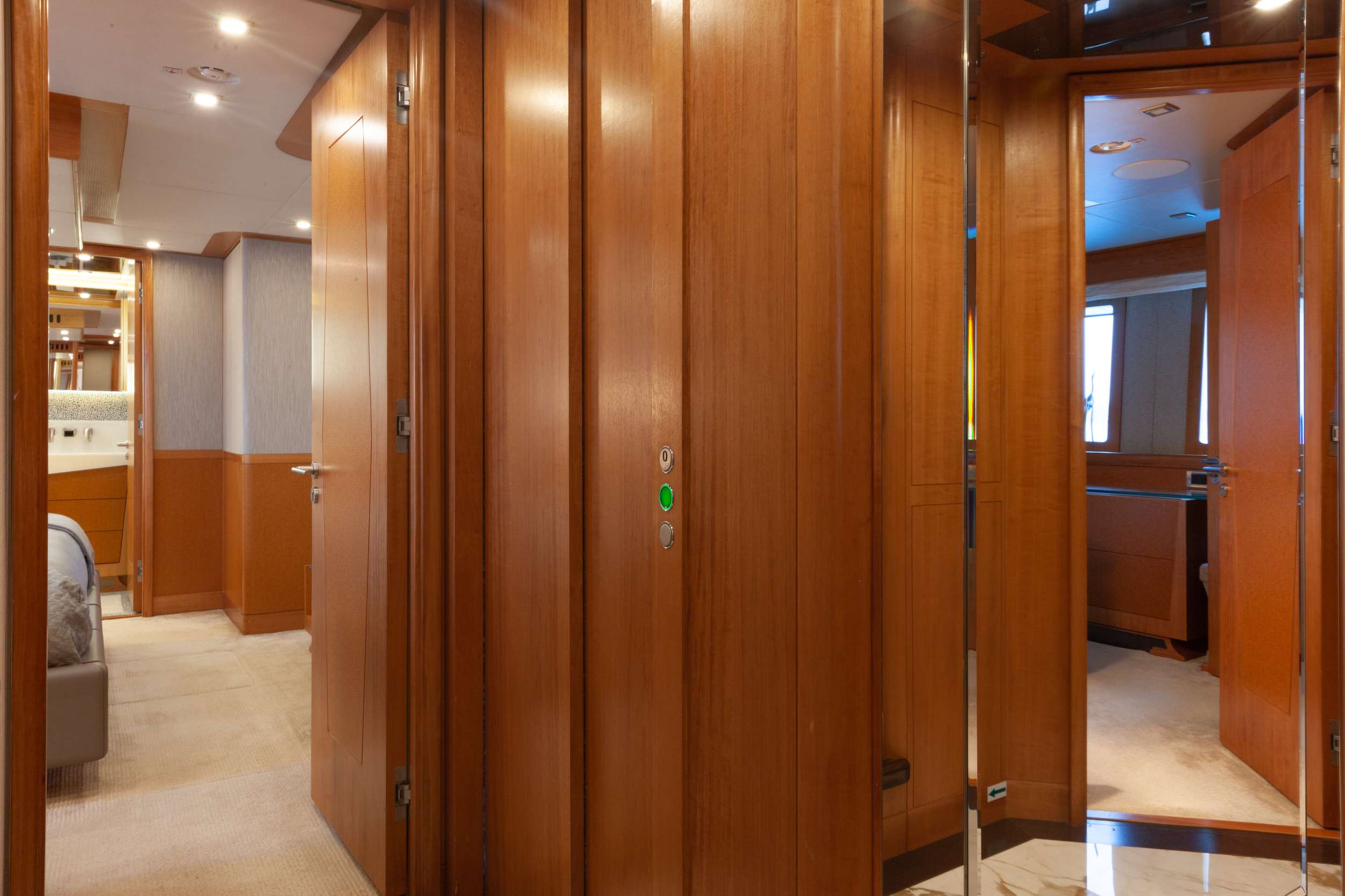 Yacht Photo 6