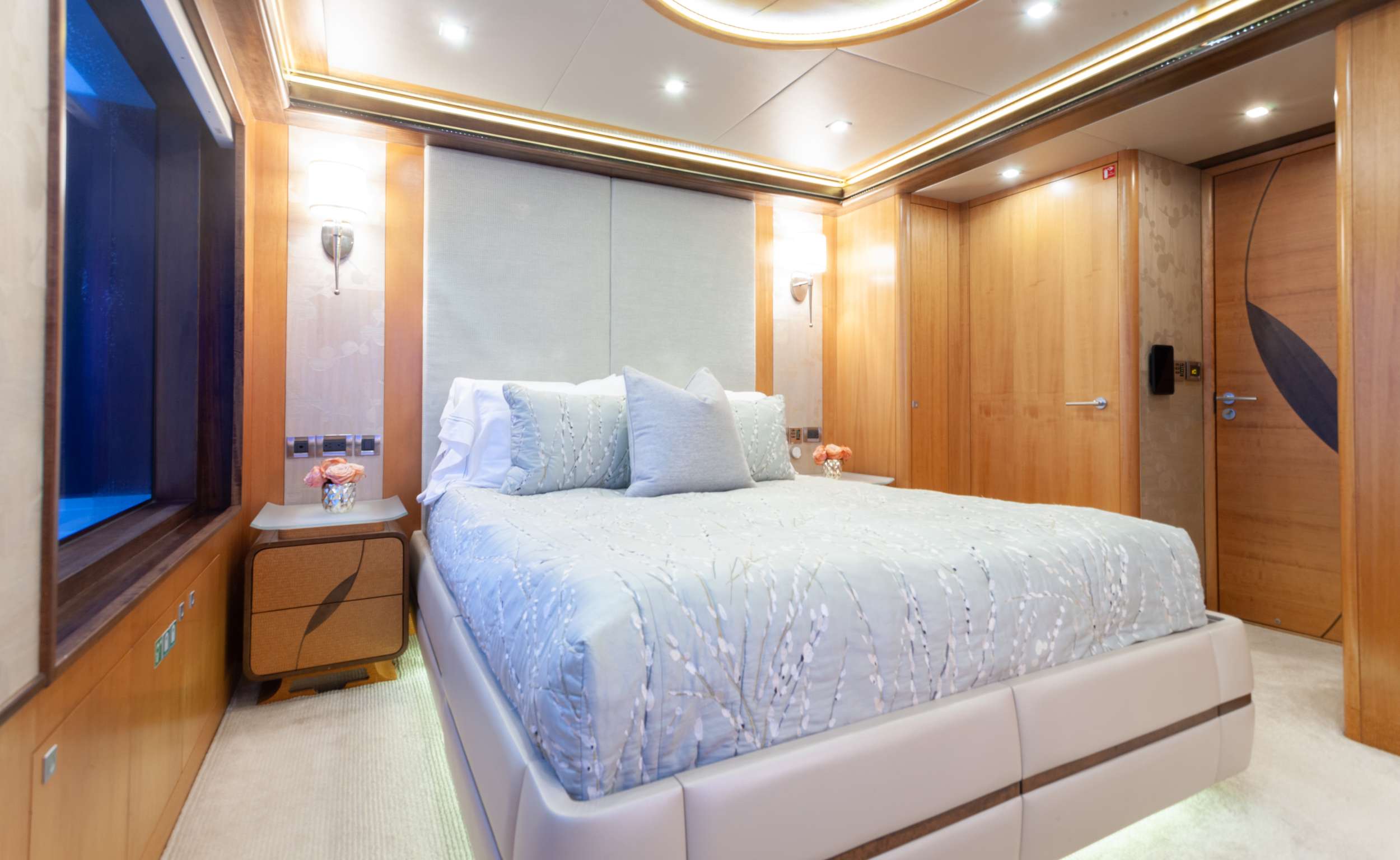 Yacht Photo 13