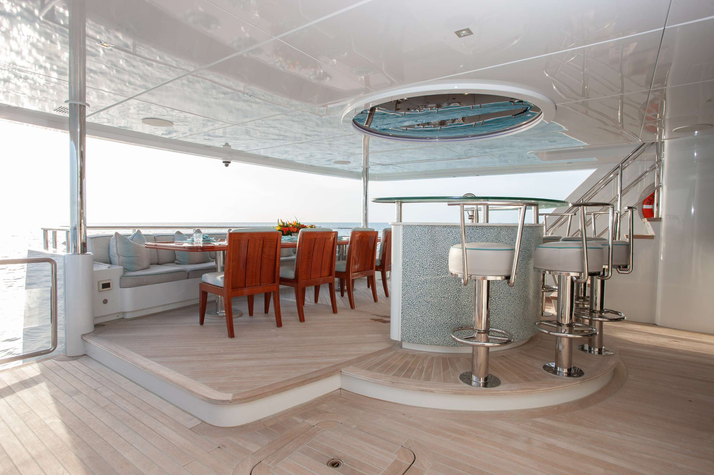 Yacht Photo 17