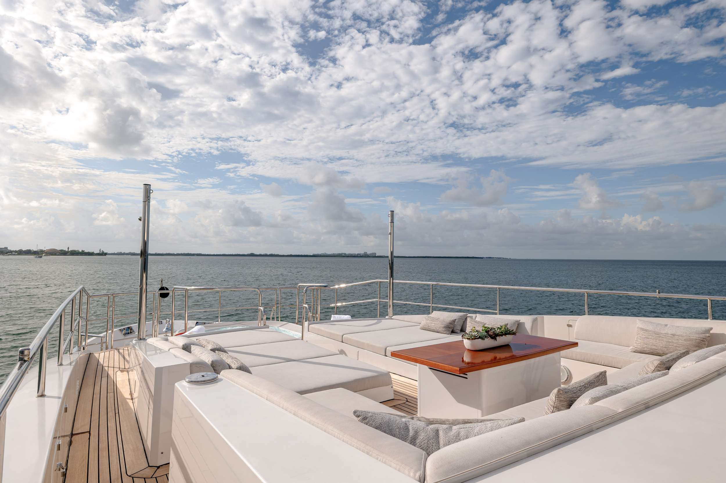Yacht Photo 6