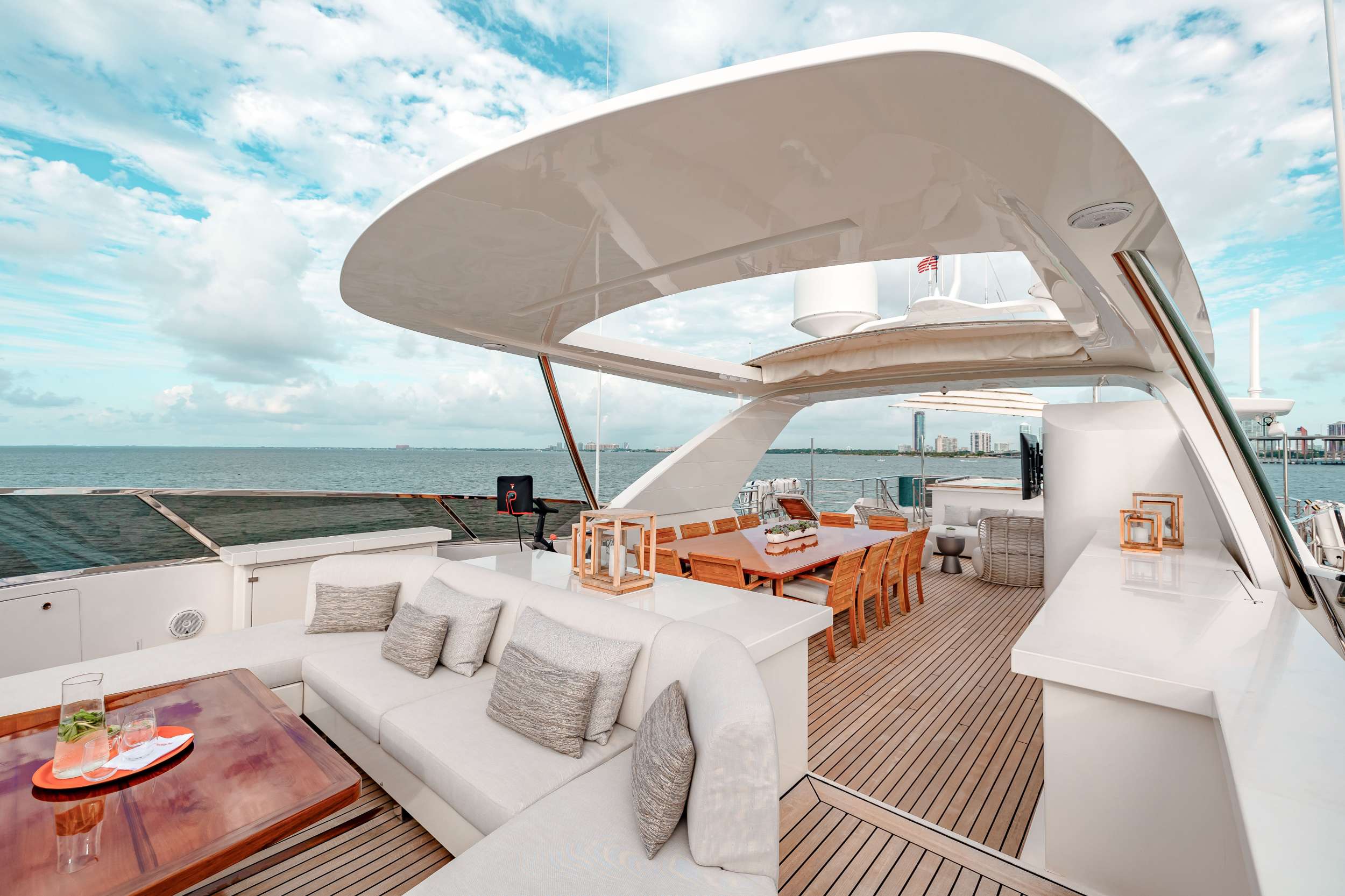 Yacht Photo 8