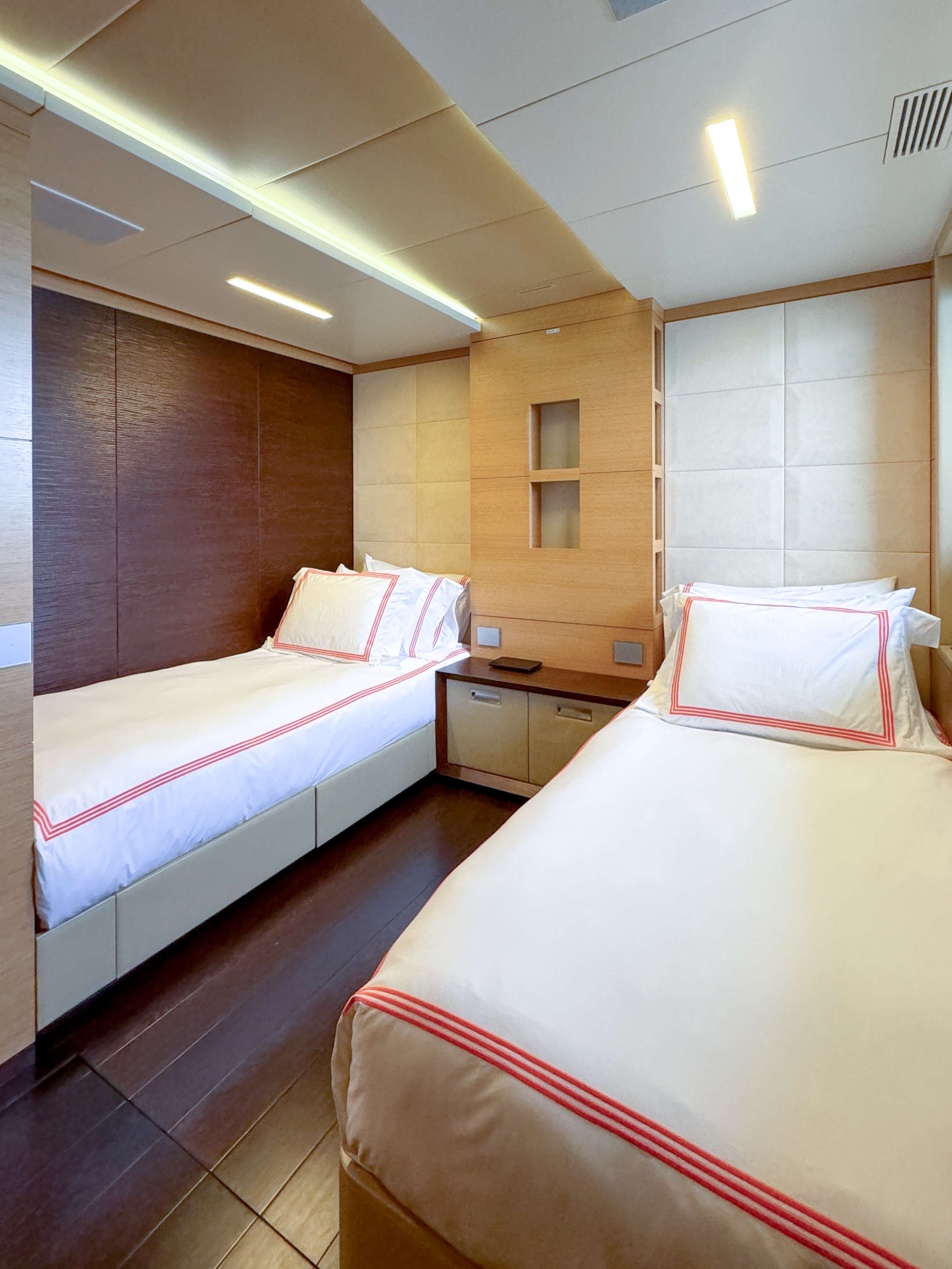 Yacht Photo 10