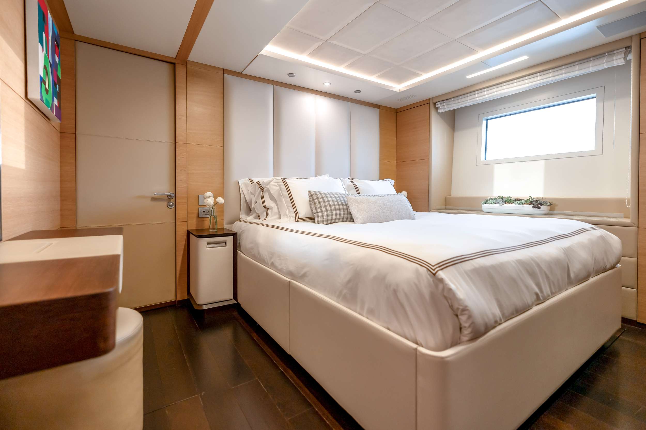 Yacht Photo 11