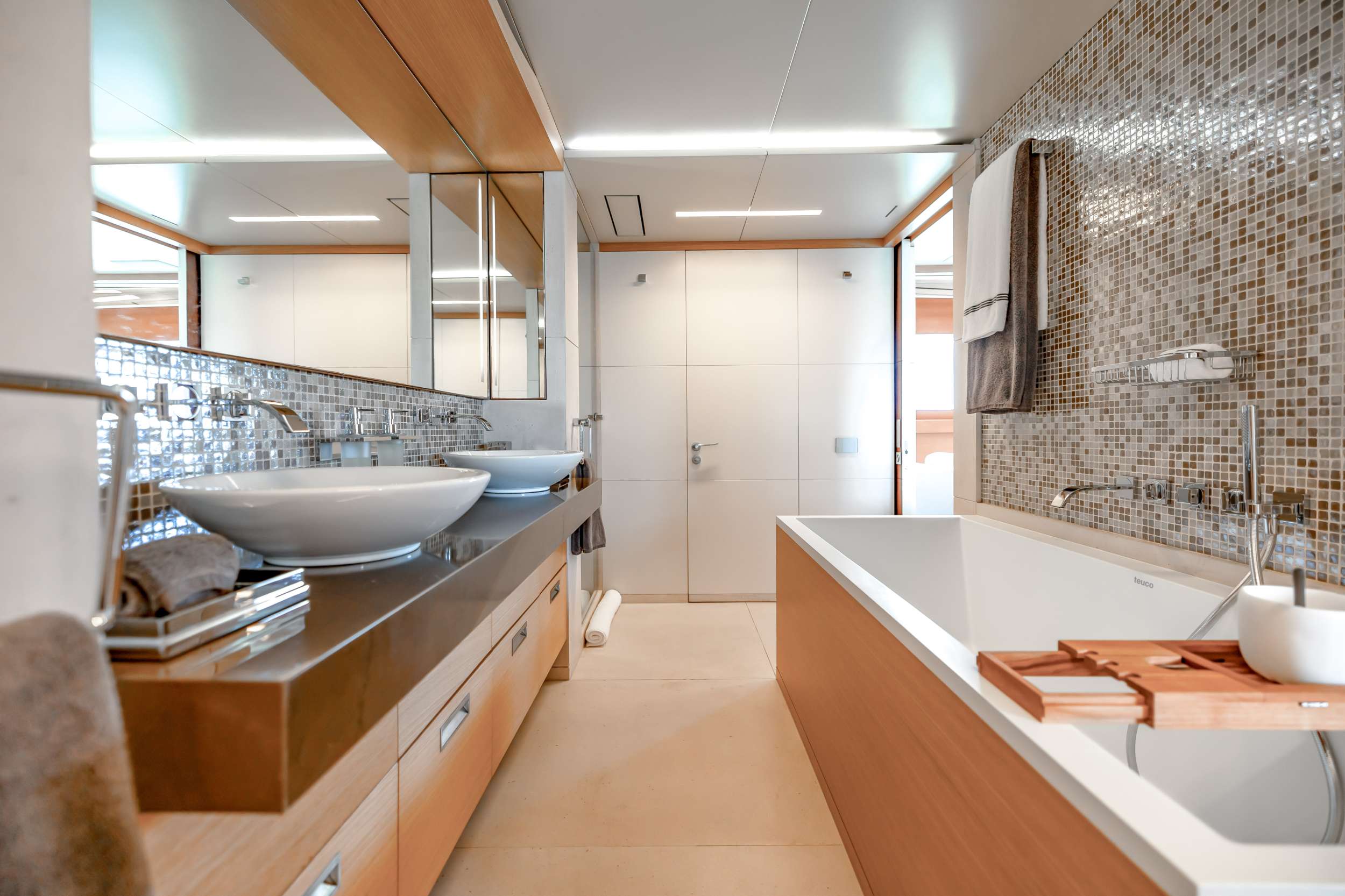 Yacht Photo 12