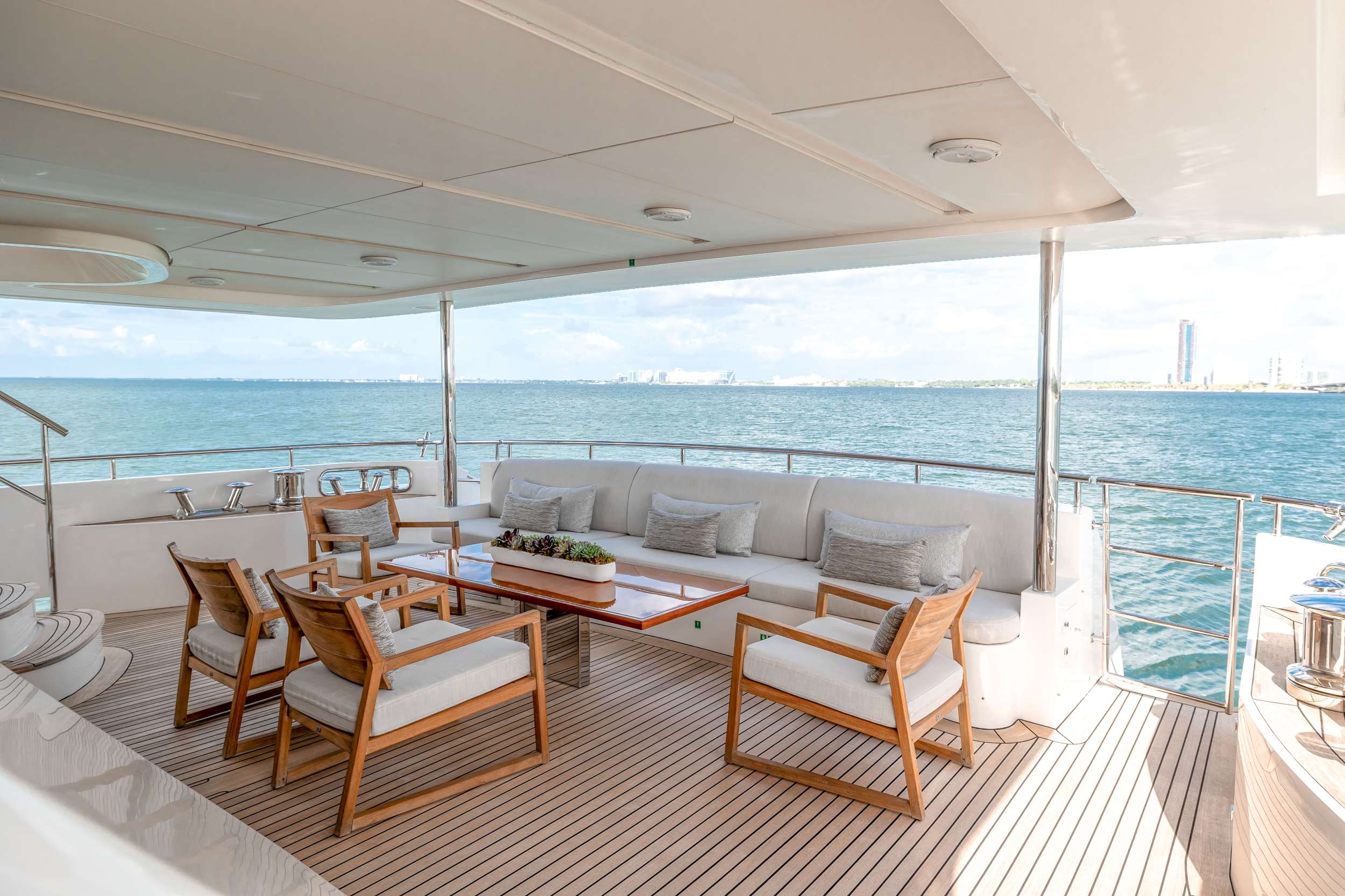 Yacht Photo 15