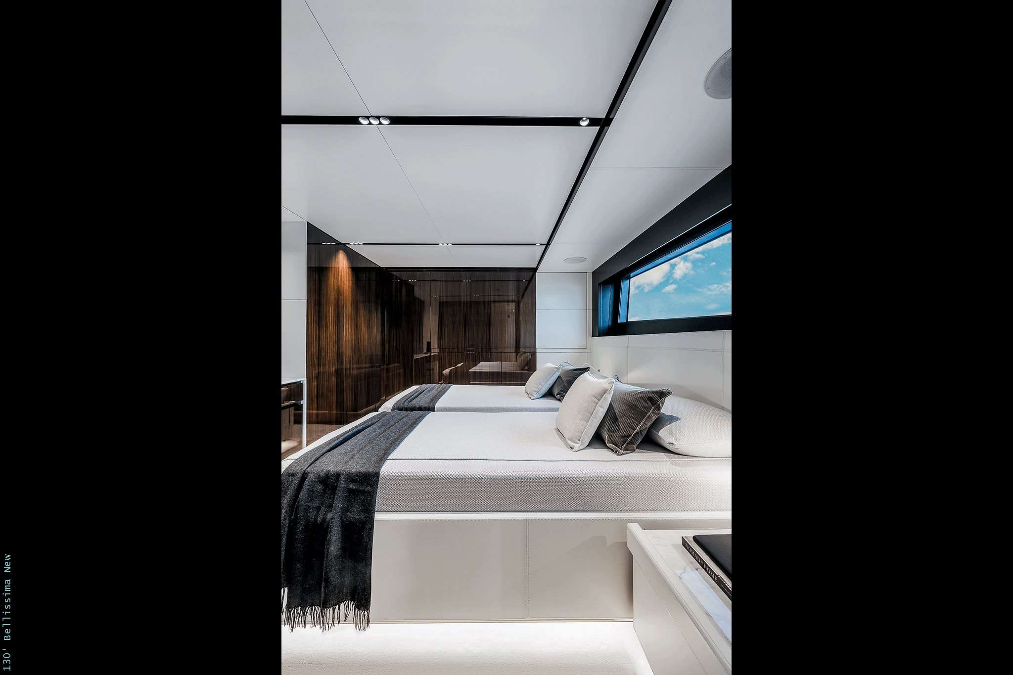 Yacht Photo 4