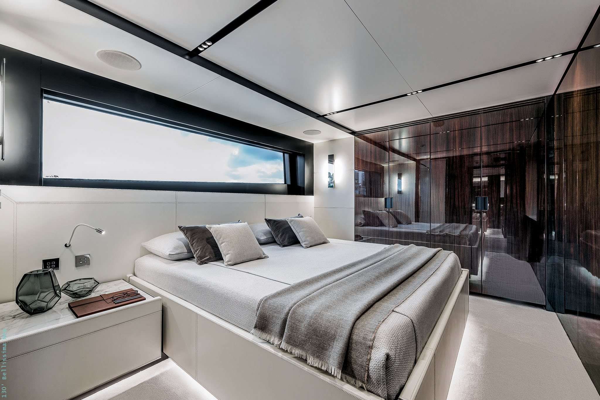 Yacht Photo 6