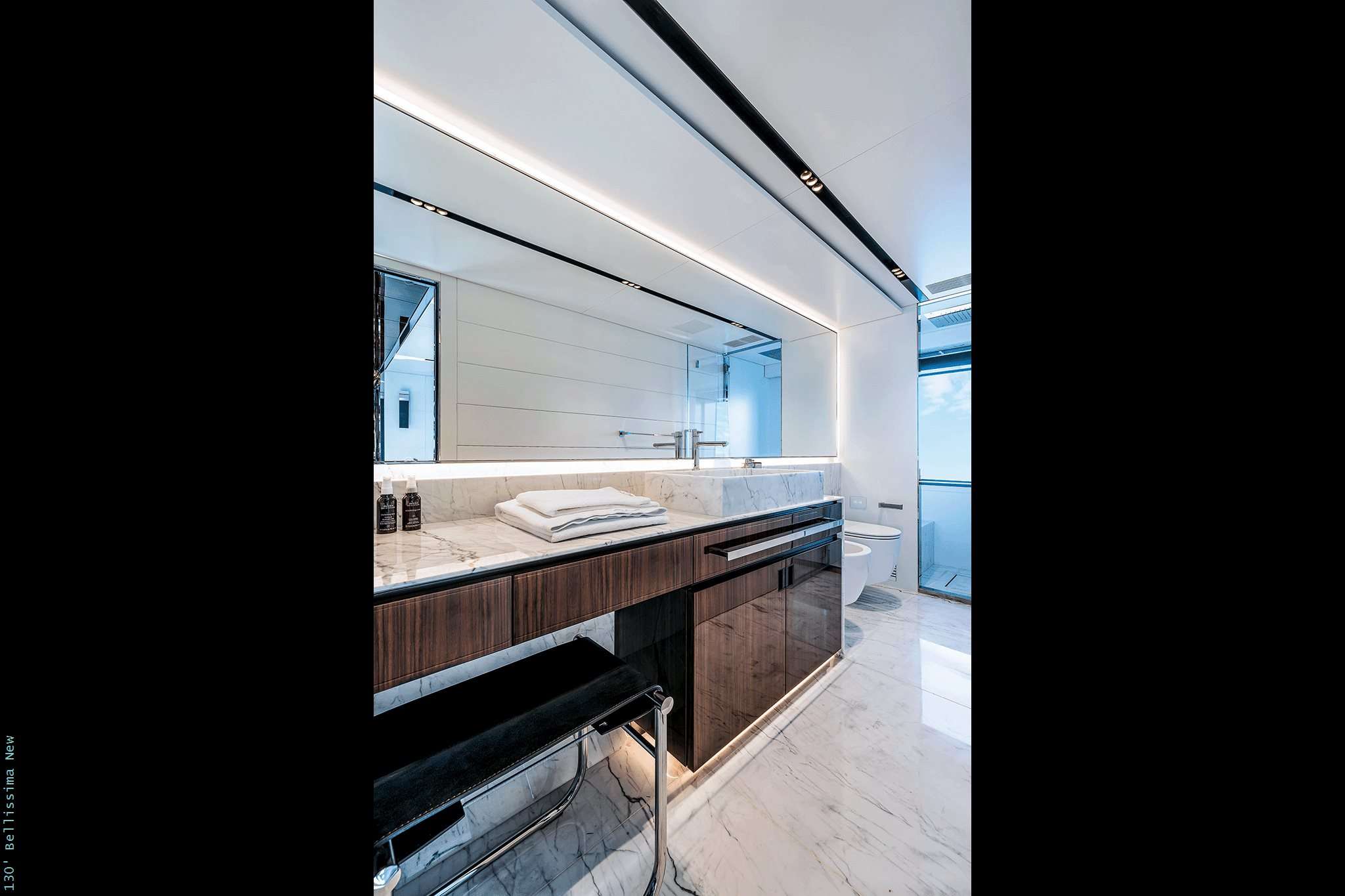 Yacht Photo 8